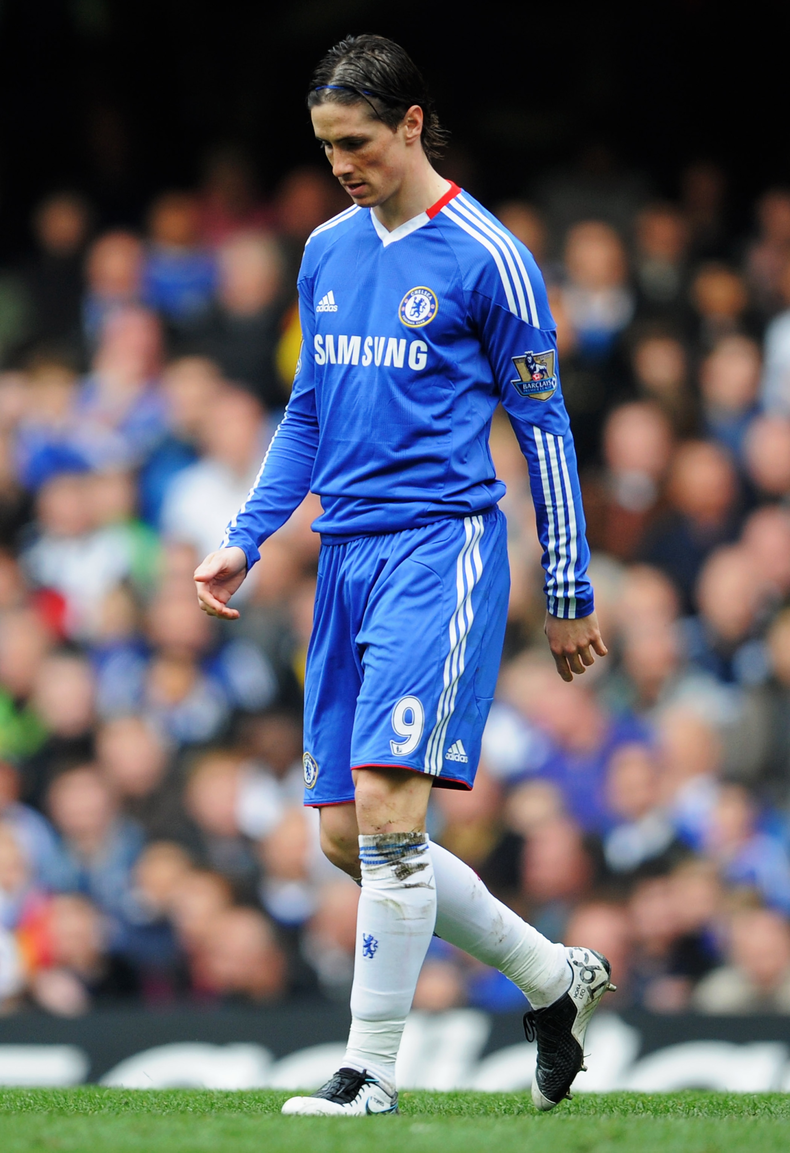 LONDON, ENGLAND - MARCH 20:  Fernando Torres of Chelsea looks depsondent during the Barclays Premier League match between Chelsea and Manchester City at Stamford Bridge on March 20, 2011 in London, England.  (Photo by Michael Regan/Getty Images)