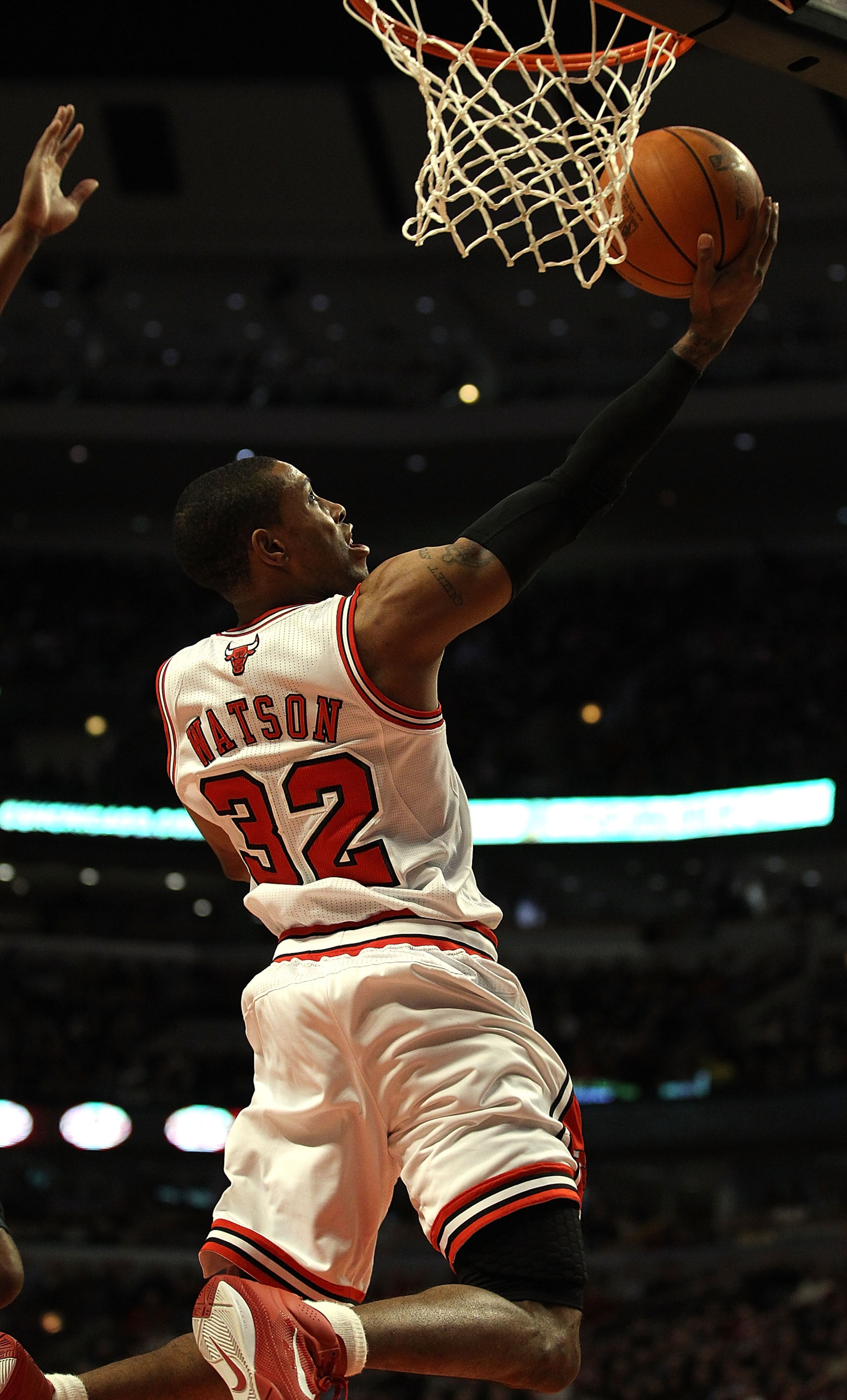 CHICAGO, IL - MARCH 25: C.J. Watson #32 of the Chicago Bulls puts up a shot against the Memphis Grizzlies at the United Center on March 25, 2011 in Chicago, Illinois. The Bulls defeated the Grizzlies 99-96. NOTE TO USER: User expressly acknowledges and ag
