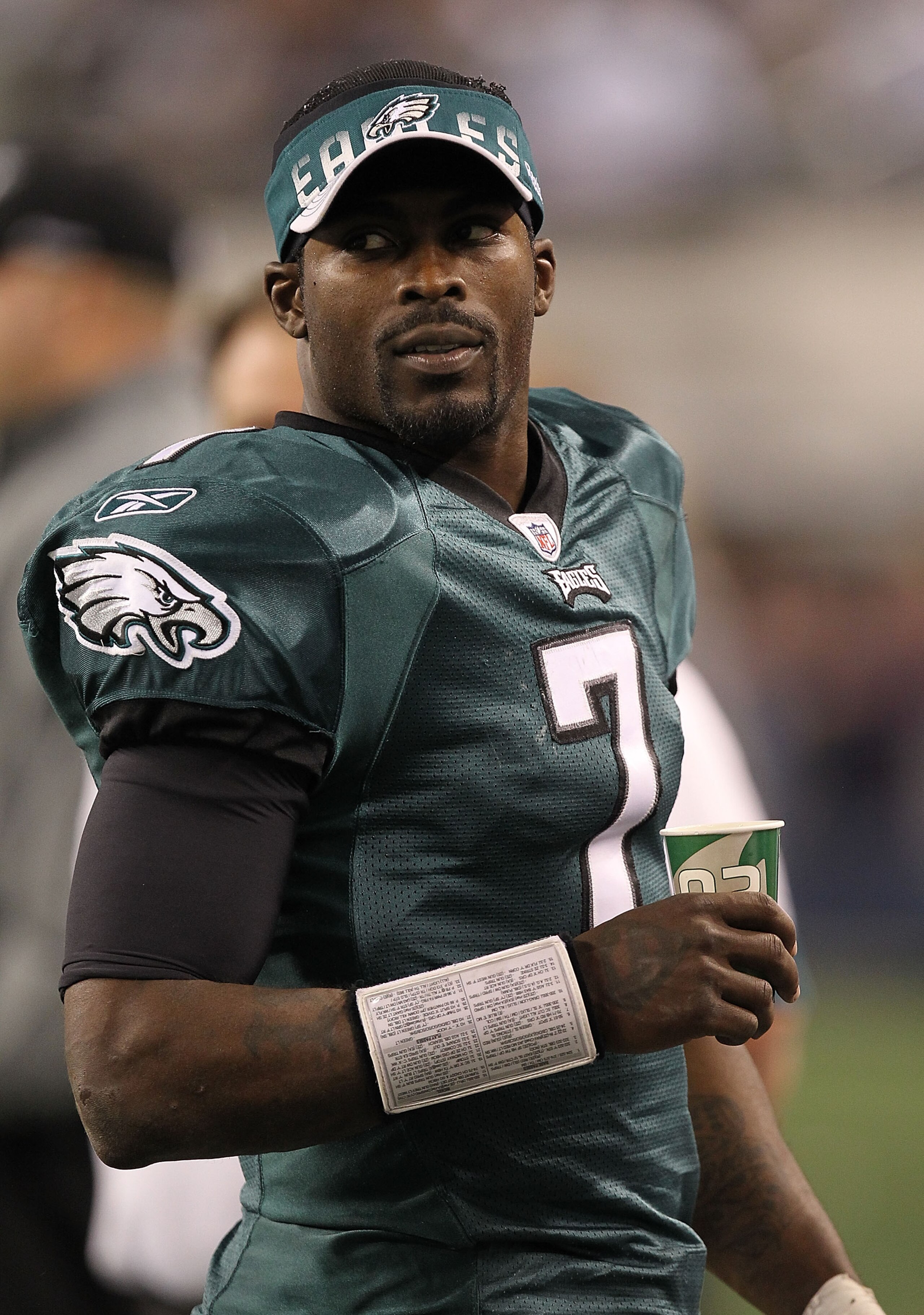 ARLINGTON, TX - DECEMBER 12: Quarterback Michael Vick #7 of the Philadelphia Eagles at Cowboys Stadium on December 12, 2010 in Arlington, Texas. (Photo by Ronald Martinez/Getty Images) ARLINGTON, TX - DECEMBER 12: Quarterback Michael Vick #7 of the Philadelphia Eagles at Cowboys Stadium on December 12, 2010 in Arlington, Texas. (Photo by Ronald Martinez/Getty Images)