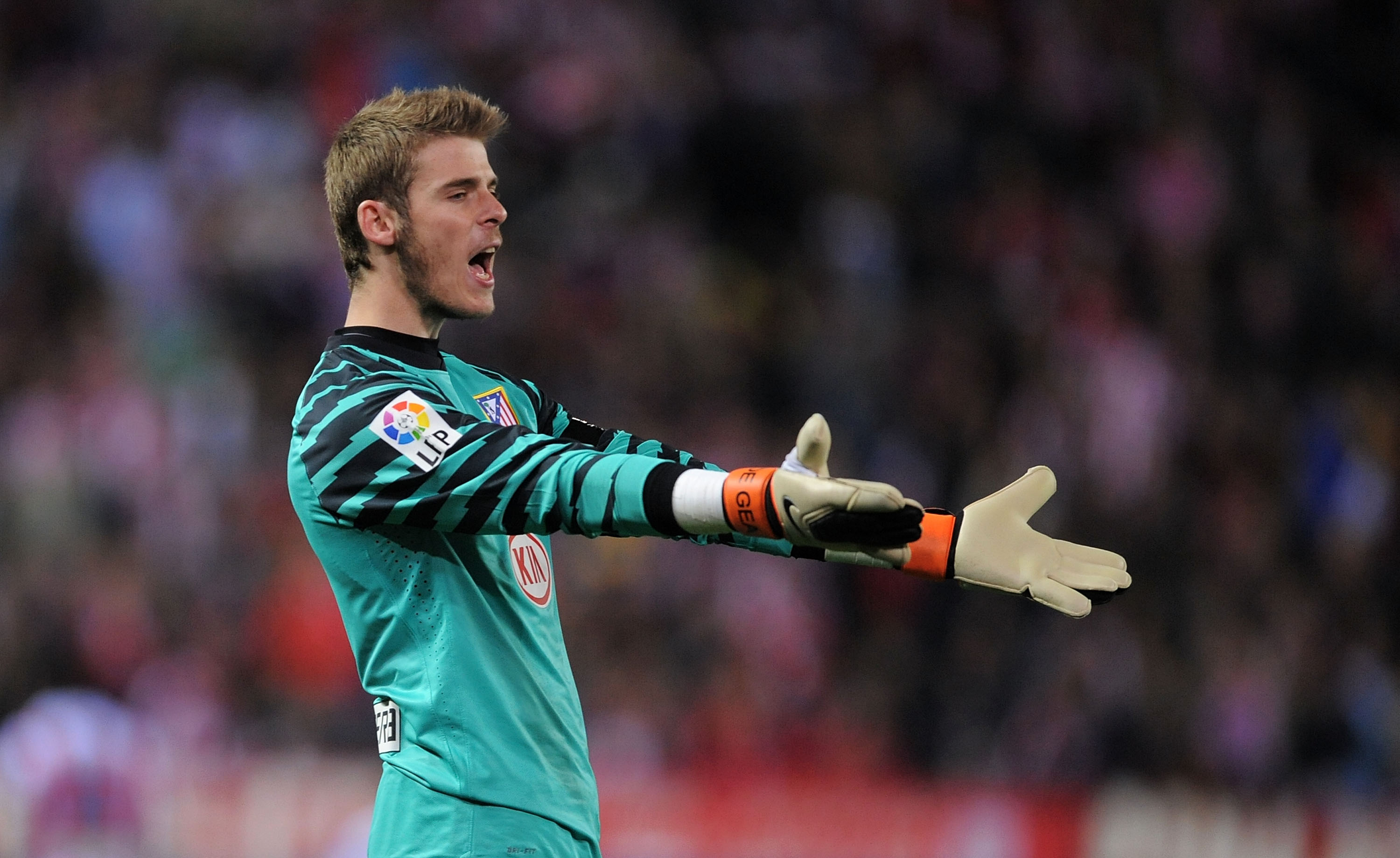 MADRID, SPAIN - MARCH 19: David De Gea of Atletico Madrid reacts during the La Liga match between Atletico Madrid and Real Madrid at Vicente Calderon Stadium on March 19, 2011 in Madrid, Spain.  (Photo by Denis Doyle/Getty Images)