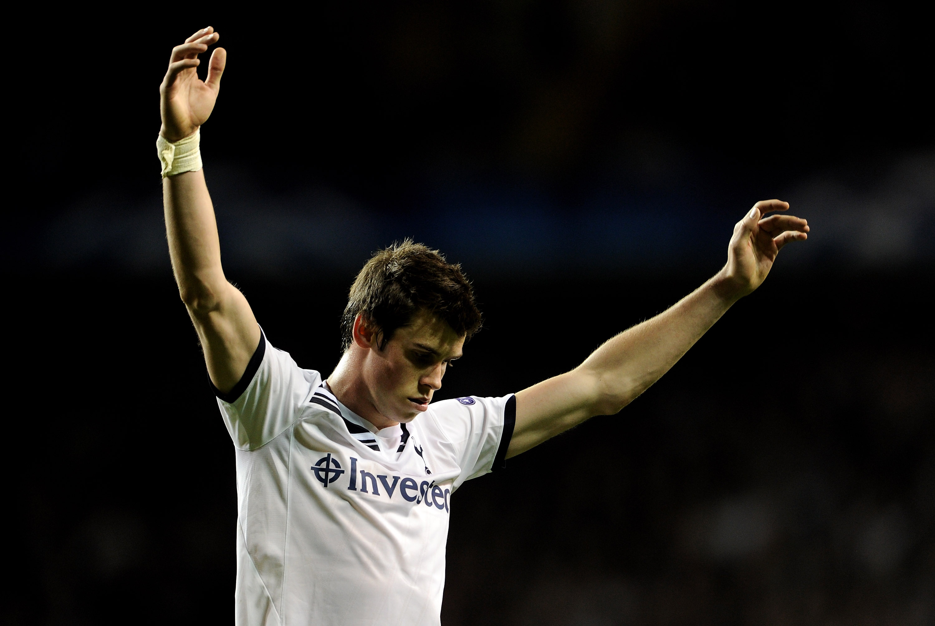 LONDON, ENGLAND - APRIL 13:  Gareth Bale of Spurs shows his dejection during the UEFA Champions League quarter final second leg match between Tottenham Hotspur and Real Madrid at White Hart Lane on April 13, 2011 in London, England.  (Photo by Jasper Juin