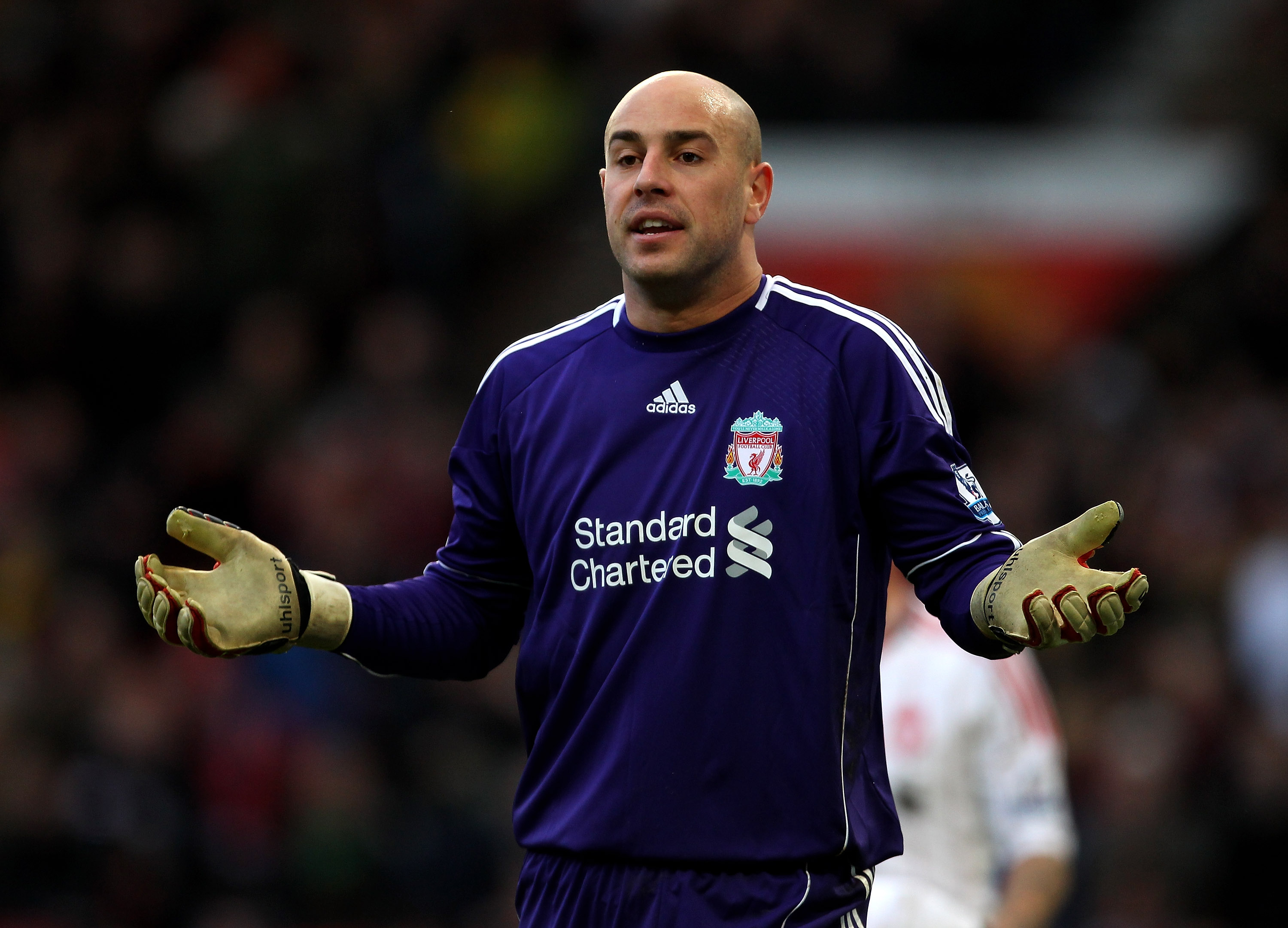 MANCHESTER, ENGLAND - JANUARY 09:  Pepe Reina of Liverpool gestures during the FA Cup sponsored by E.ON 3rd round match between Manchester United and Liverpool at Old Trafford on January 9, 2011 in Manchester, England. (Photo by Alex Livesey/Getty Images)