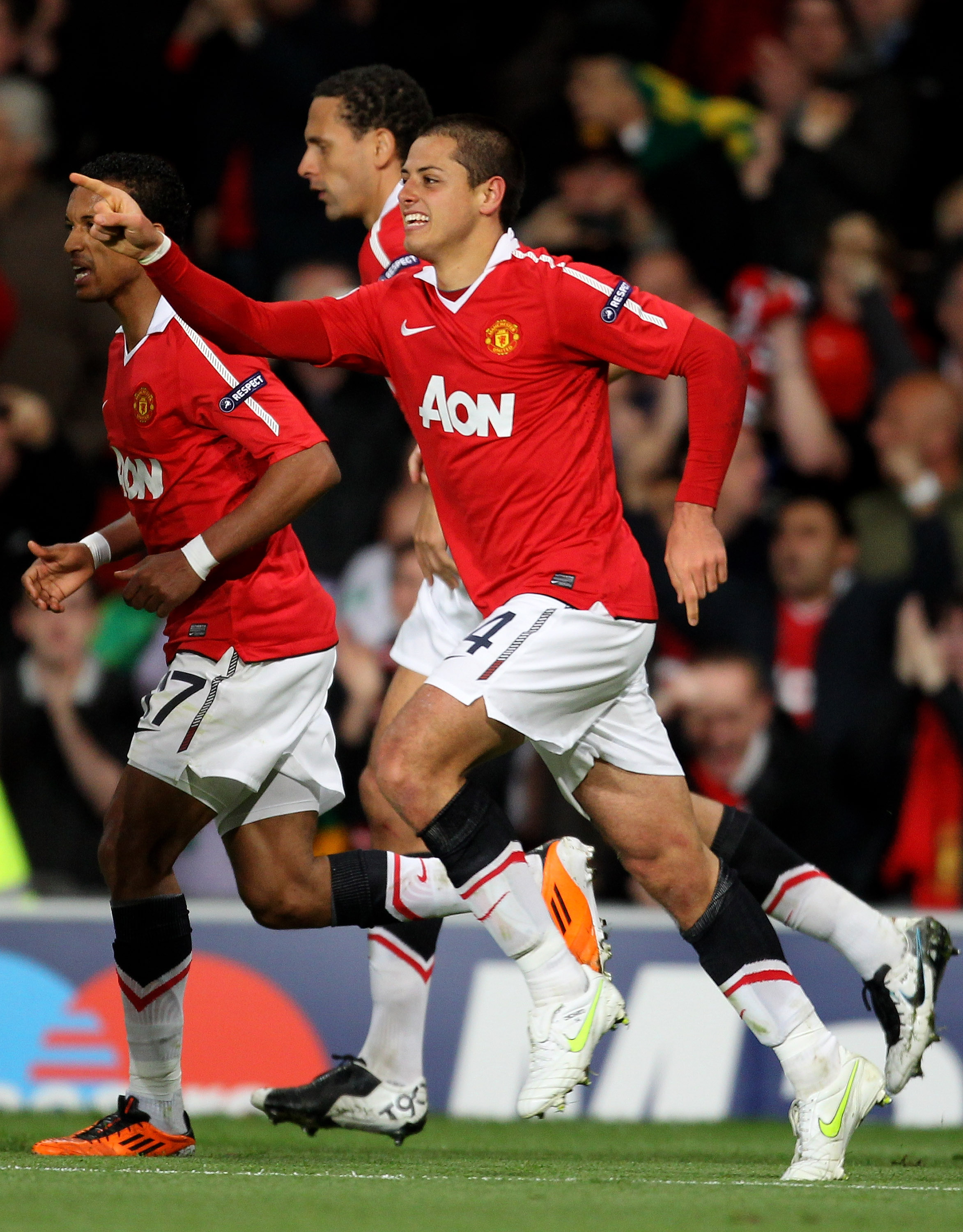 MANCHESTER, ENGLAND - APRIL 12:  Javier Hernandez of Manchester United celebrates scoring the opening goal during the UEFA Champions League Quarter Final second leg match between Manchester United and Chelsea at Old Trafford on April 12, 2011 in Mancheste