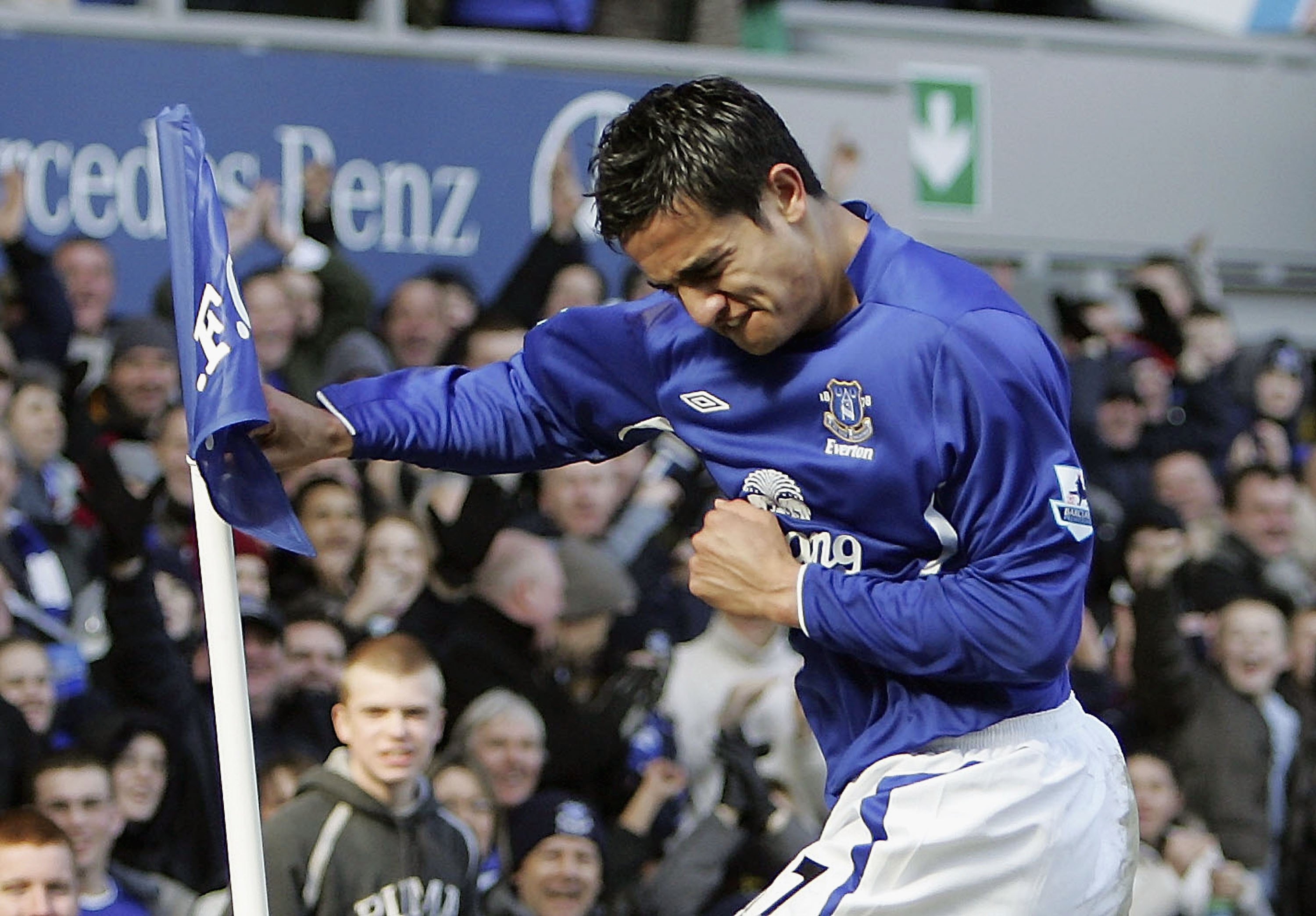 LIVERPOOL, UNITED KINGDOM - MARCH 18:  Tim Cahill of Everton celebrates scoring his first goal by boxing the corner flag during the Barclays Premiership match between Everton and Aston Villa at Goodison Park on March 18, 2006 in Liverpool, England.  (Phot