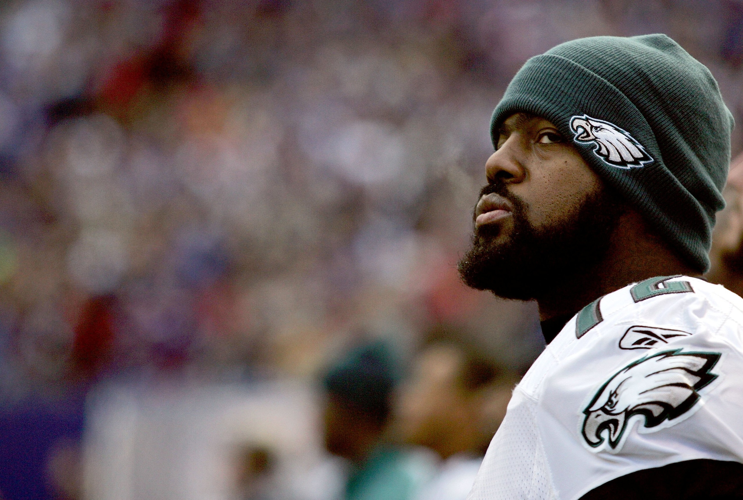 EAST RUTHERFORD, NJ - JANUARY 11:  Tra Thomas #72 of the Philadelphia Eagles looks on during the NFC Divisional Playoff Game against the New York Giants on January 11, 2009 at Giants Stadium in East Rutherford, New Jersey. The Eagles defeated the Giants 2