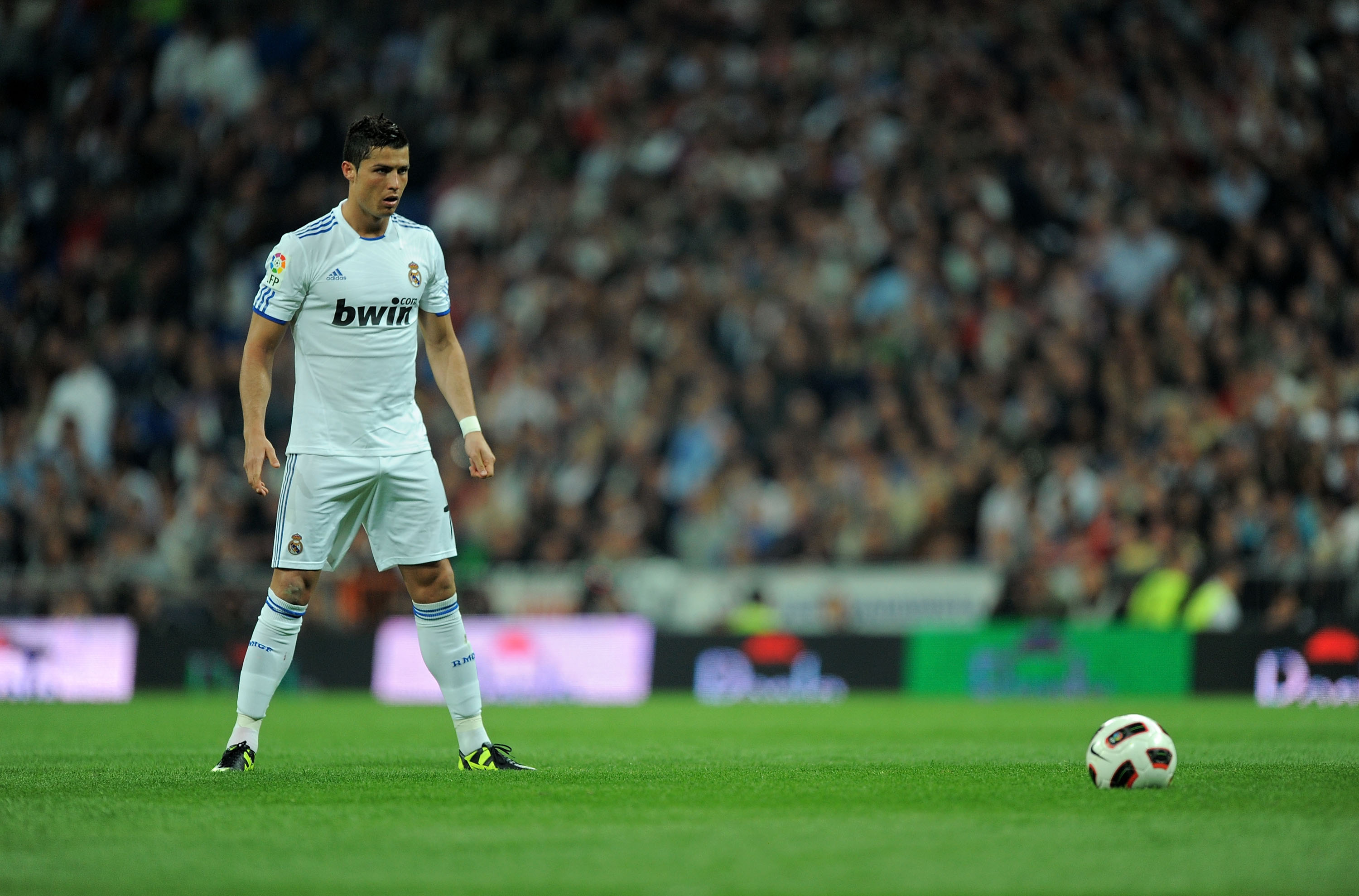 MADRID, SPAIN - APRIL 16:  Cristiano Ronaldo of Real Madrid lines up a free kick during the La Liga match between Real Madrid and Barcelona at Estadio Santiago Bernabeu on April 16, 2011 in Madrid, Spain.  (Photo by Denis Doyle/Getty Images)