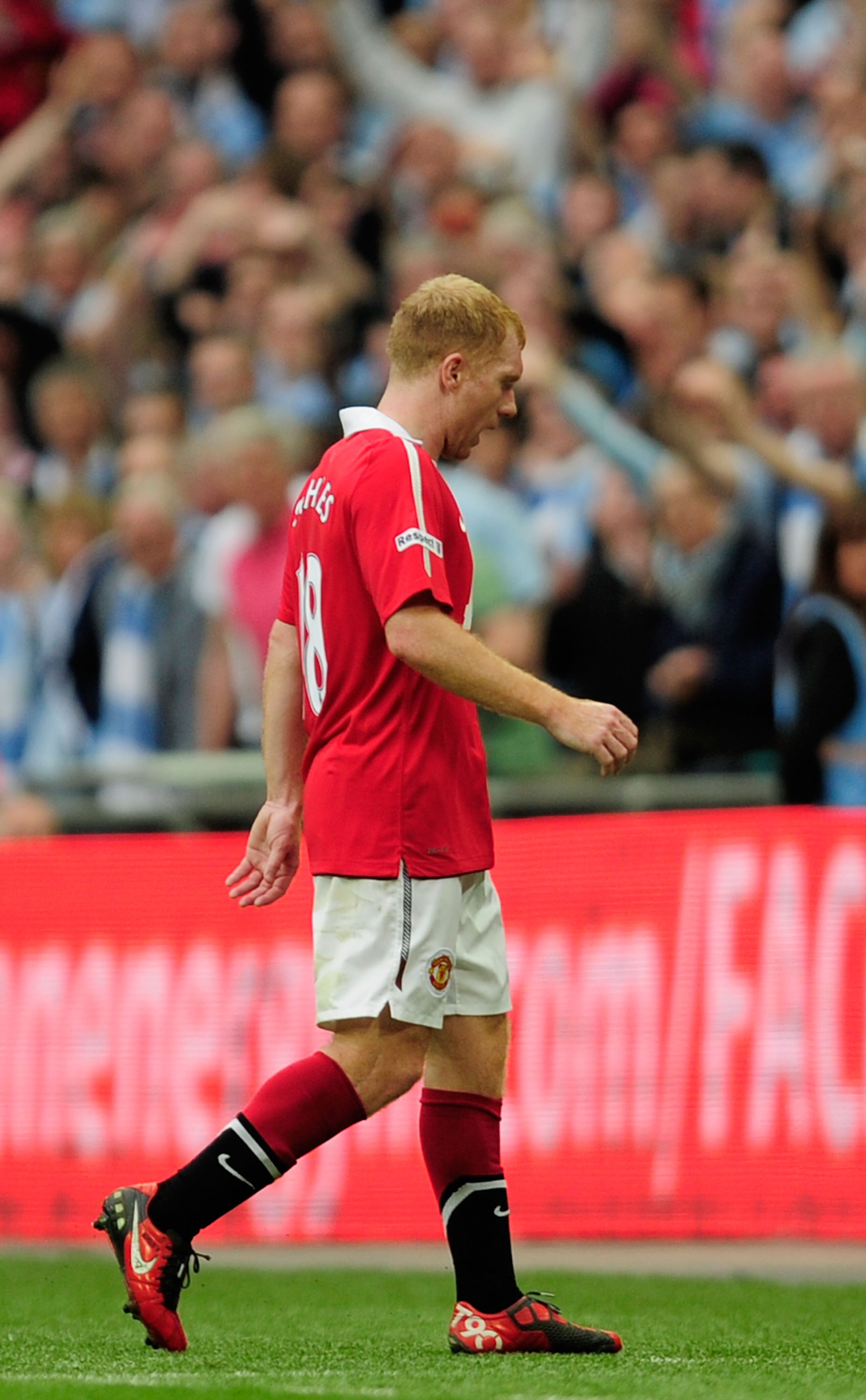 LONDON, ENGLAND - APRIL 16: Paul Scholes is shown a red card after his high footed challenge Pablo Zabaleta of Manchester City during the FA Cup sponsored by E.ON semi final match between Manchester City and Manchester United at Wembley Stadium on April LONDON, ENGLAND - APRIL 16: Paul Scholes is shown a red card after his high footed challenge Pablo Zabaleta of Manchester City during the FA Cup sponsored by E.ON semi final match between Manchester City and Manchester United at Wembley Stadium on April