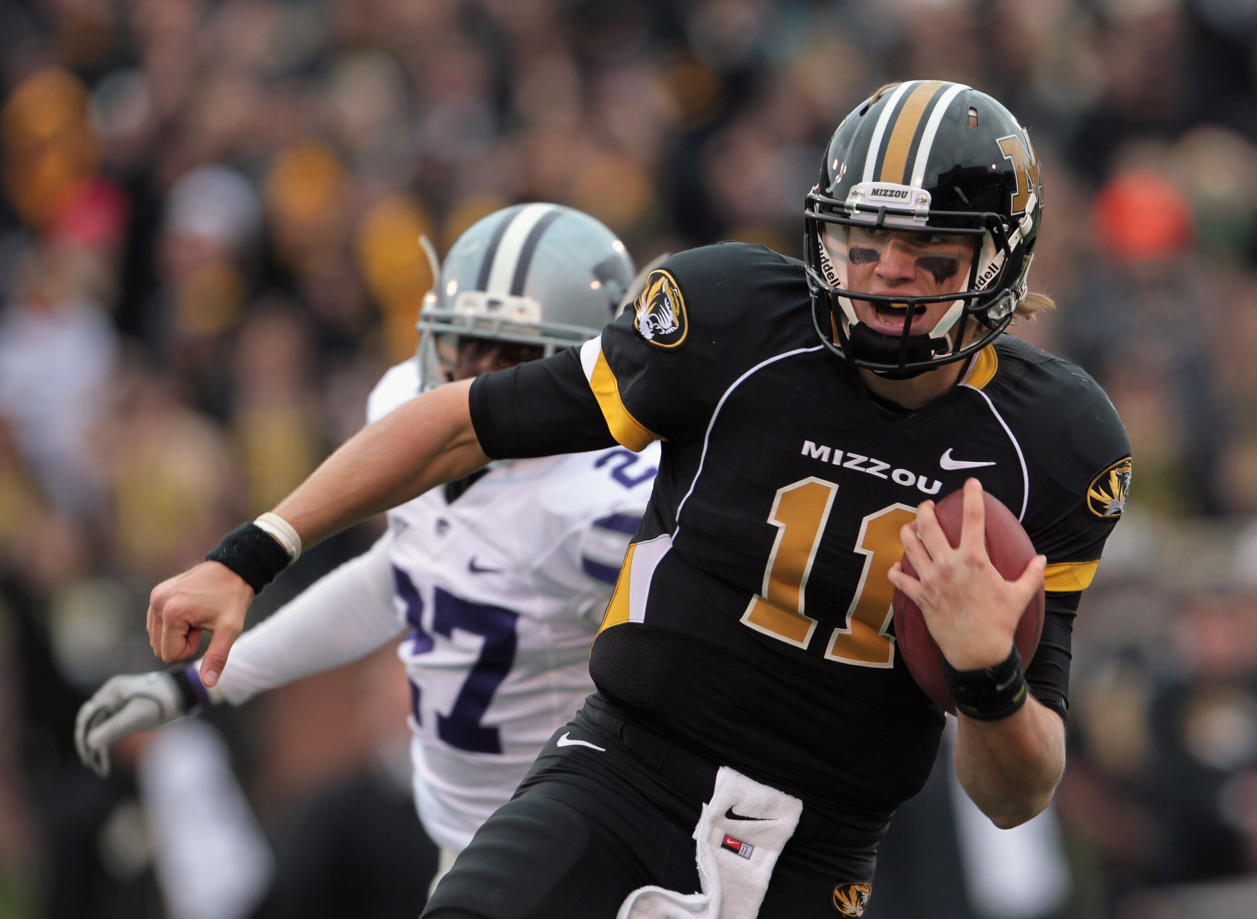 COLUMBIA, MO - NOVEMBER 13:  Quarterback Blaine Gabbert #11 of the Missouri Tigers carries the ball during the game against the Kansas State Wildcats on November 13, 2010 at Faurot Field/Memorial Stadium in Columbia, Missouri.  (Photo by Jamie Squire/Gett