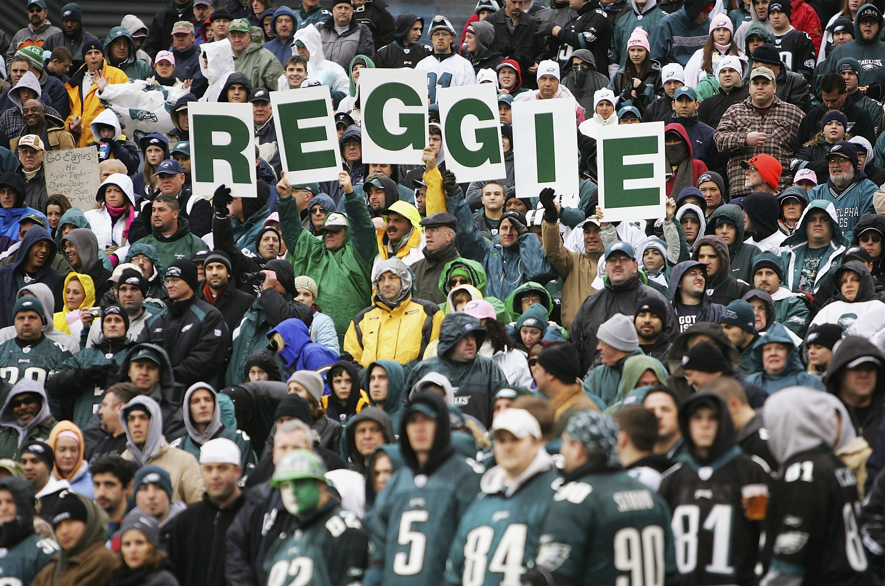 PHILADELPHIA, PA - JANUARY 2:  Fans remember Reggie White before the start of the Cincinnati Bengals versus Philadelphia Eagles game on January 2, 2005 at Lincoln Financial Field in Philadelphia, Pennsylvania.  (Photo by Streeter Lecka/Getty Images)