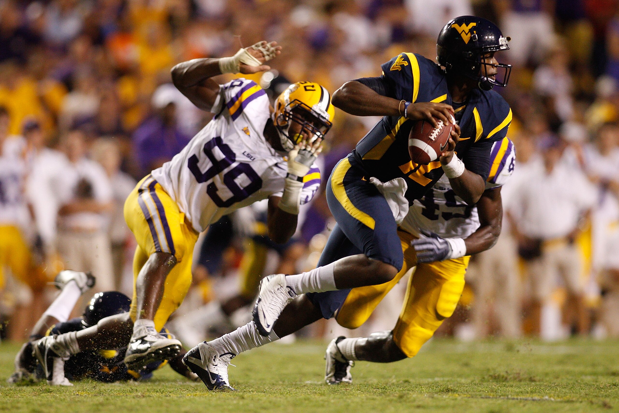BATON ROUGE, LA - SEPTEMBER 25:  Quarterback Geno Smith #12 of the West Virginia Mountaineers in action against the Louisiana State University Tigers at Tiger Stadium on September 25, 2010 in Baton Rouge, Louisiana.  (Photo by Chris Graythen/Getty Images)