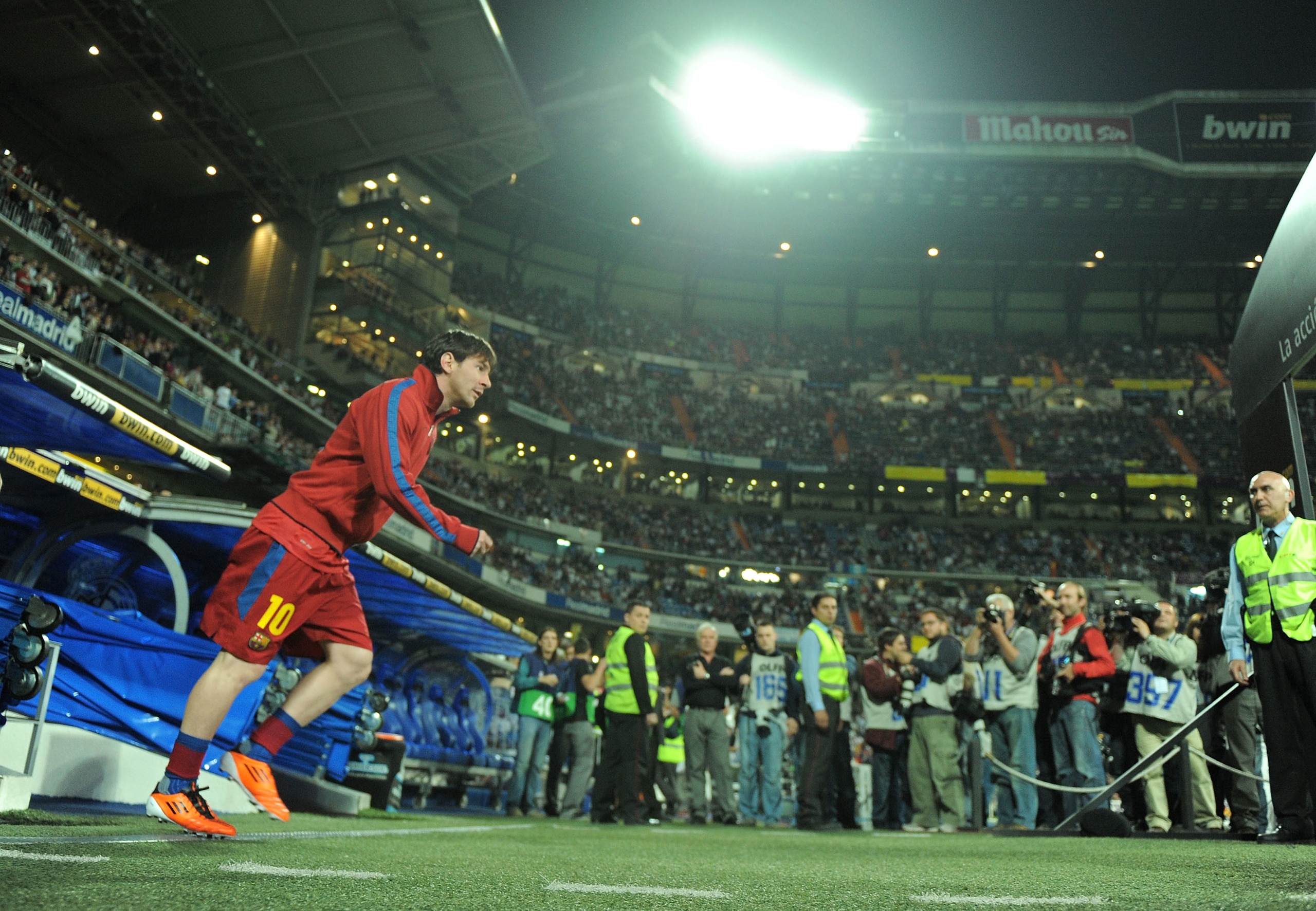 MADRID, SPAIN - APRIL 16:  Lionel Messi of Barcelona takes to the field before the start of  the La Liga match between Real Madrid and Barcelona at Estadio Santiago Bernabeu on April 16, 2011 in Madrid, Spain.  (Photo by Denis Doyle/Getty Images)