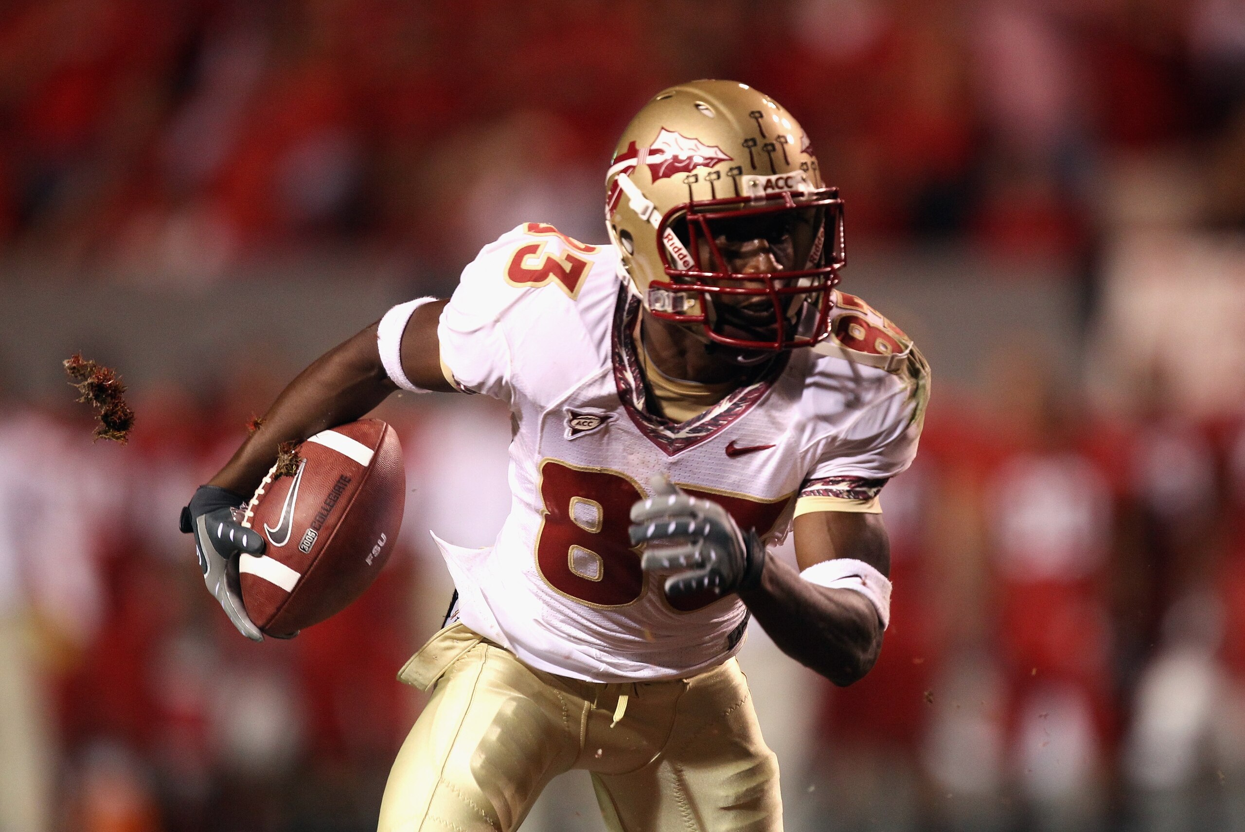 RALEIGH, NC - OCTOBER 28:  Bert Reed #83 of the Florida State Seminoles runs with the ball against the North Carolina State Wolfpack during their game at Carter-Finley Stadium on October 28, 2010 in Raleigh, North Carolina.  (Photo by Streeter Lecka/Getty