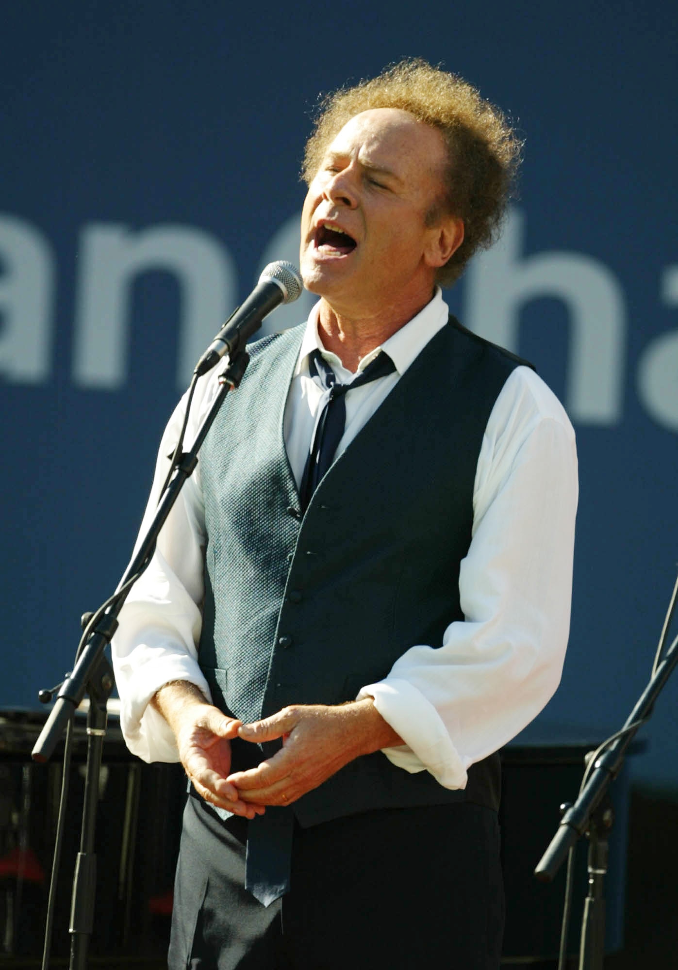 FLUSHING, NY - SEPTEMBER 8: Art Garfunkel performs before Pete Sampras and Andre Agassi take the court during the finals of the US Open September 8, 2002 at the USTA National Tennis Center in Flushing Meadows Corona Park in Flushing, New York.  (Photo by