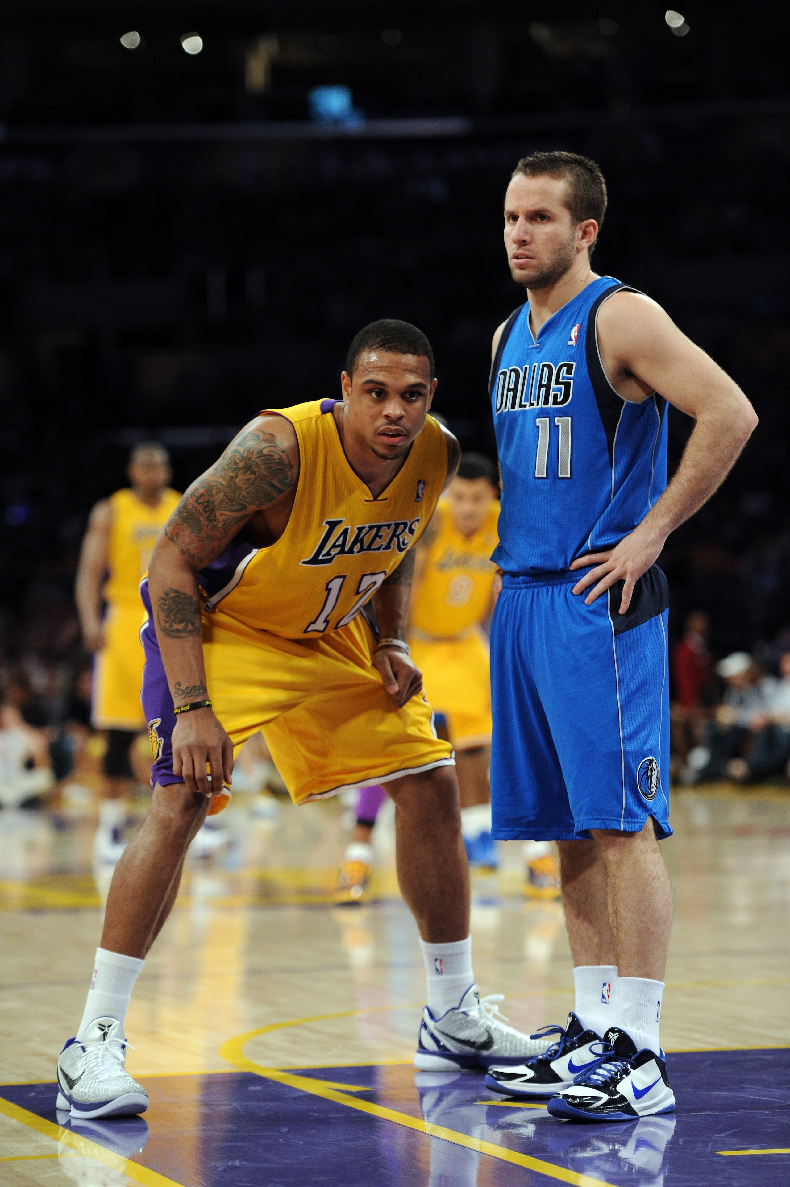 LOS ANGELES, CA - MARCH 31:  Shannon Brown #12 of the Los Angeles Lakers guards Jose Barea #11 of the Dallas Mavericks at Staples Center on March 31, 2011 in Los Angeles, California.  NOTE TO USER: User expressly acknowledges and agrees that, by downloadi