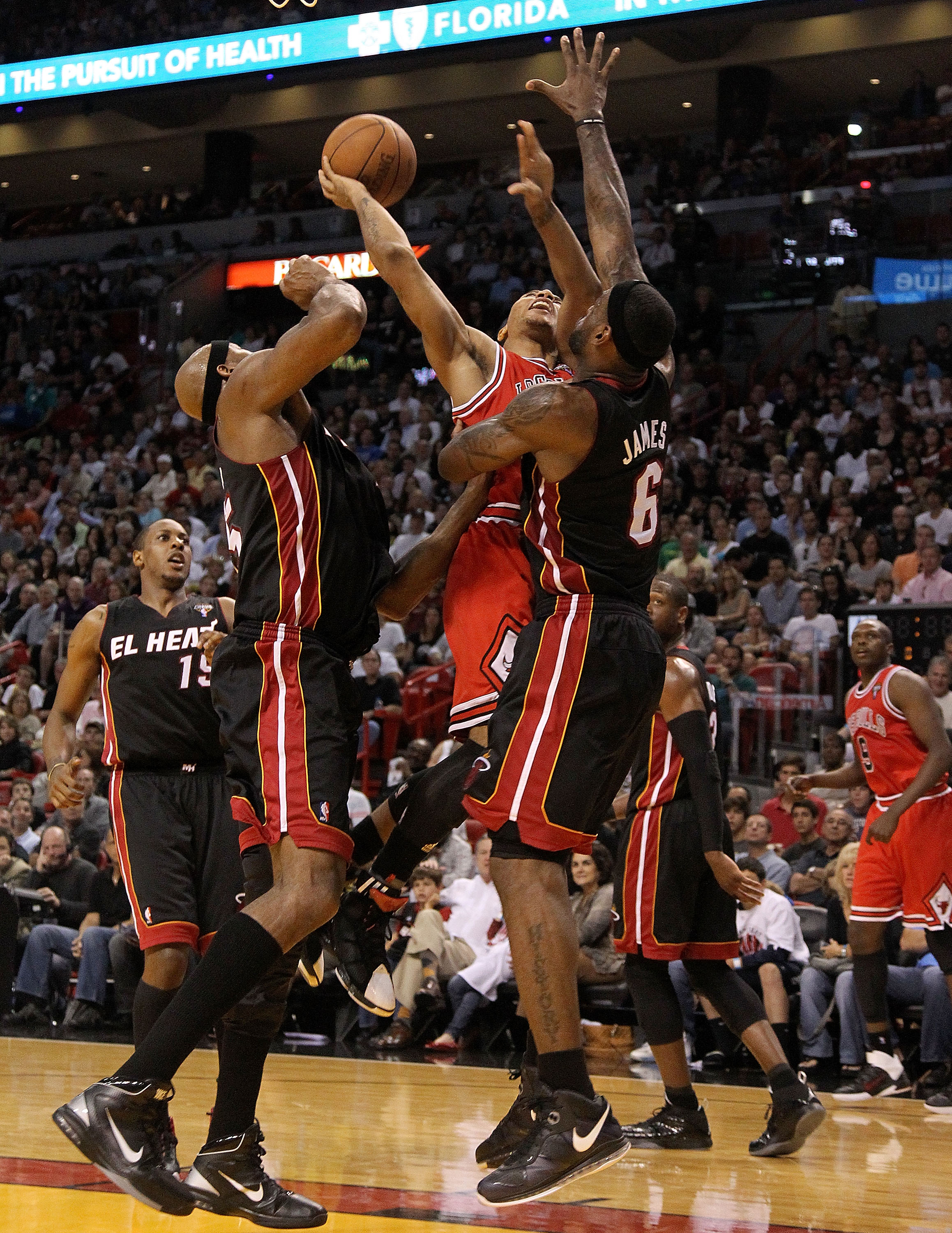 Video: Heat's LeBron James throws down poster dunk on Hawks' Paul