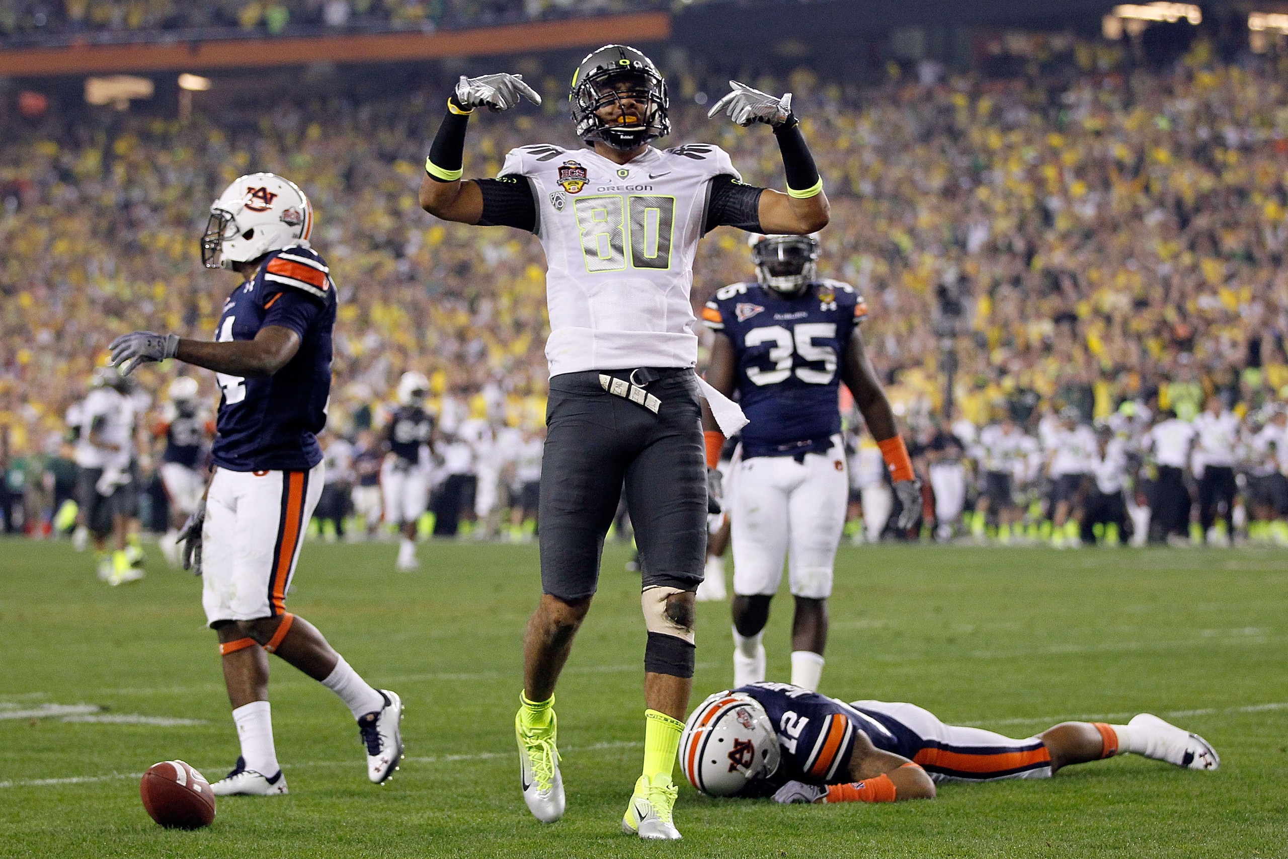 GLENDALE, AZ - JANUARY 10: Lavasier Tuinei #80 of the Oregon Ducks celebrates a a catch against the Auburn Tigers during the Tostitos BCS National Championship Game at University of Phoenix Stadium on January 10, 2011 in Glendale, Arizona. (Photo by Kev GLENDALE, AZ - JANUARY 10: Lavasier Tuinei #80 of the Oregon Ducks celebrates a a catch against the Auburn Tigers during the Tostitos BCS National Championship Game at University of Phoenix Stadium on January 10, 2011 in Glendale, Arizona. (Photo by Kev