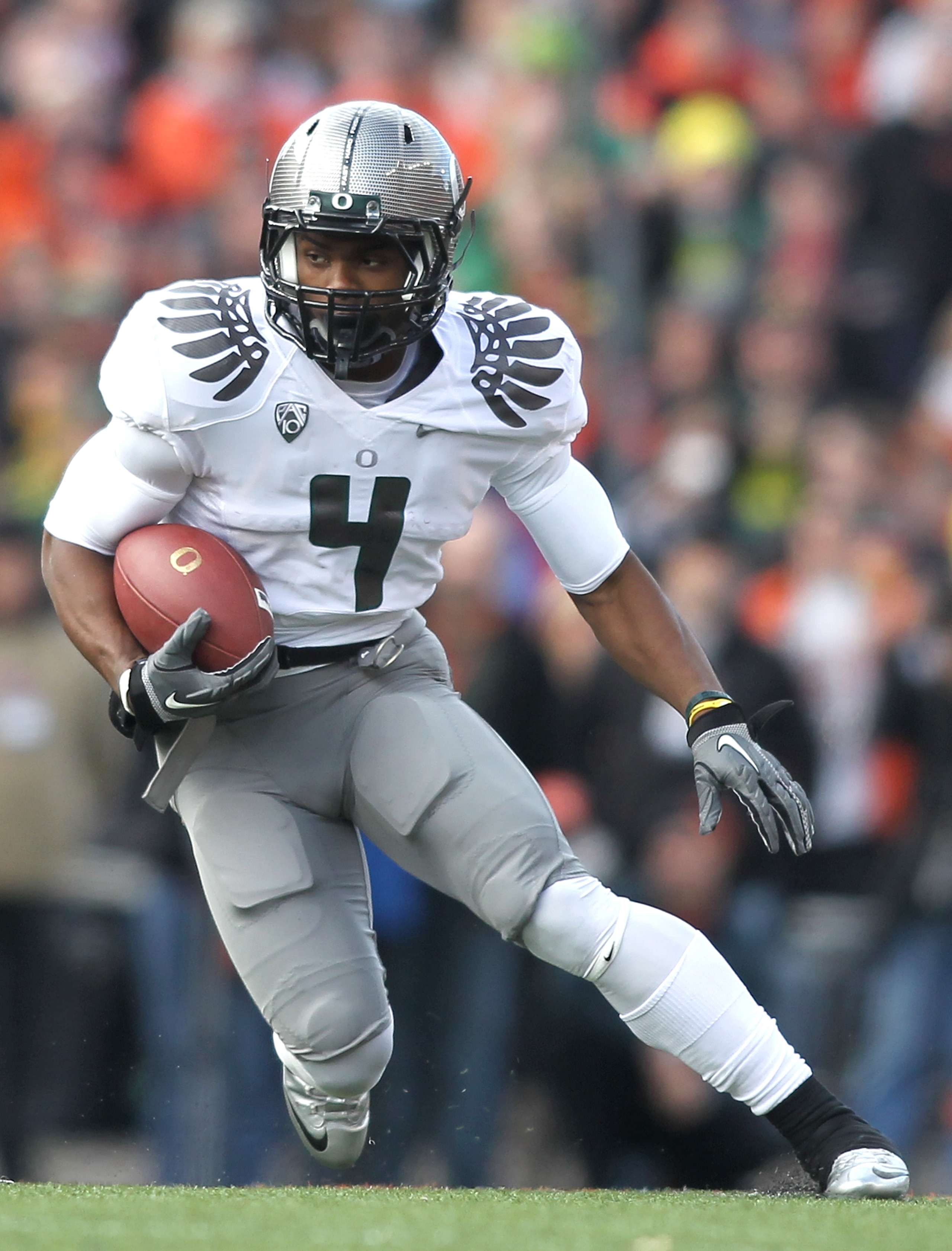 CORVALLIS, OR - DECEMBER 04: Josh Huff #4 of the Oregon Ducks runs the ball against the Oregon State Beavers during the 114th Civil War on December 4, 2010 at the Reser Stadium in Corvallis, Oregon. (Photo by Jonathan Ferrey/Getty Images) CORVALLIS, OR - DECEMBER 04: Josh Huff #4 of the Oregon Ducks runs the ball against the Oregon State Beavers during the 114th Civil War on December 4, 2010 at the Reser Stadium in Corvallis, Oregon. (Photo by Jonathan Ferrey/Getty Images)