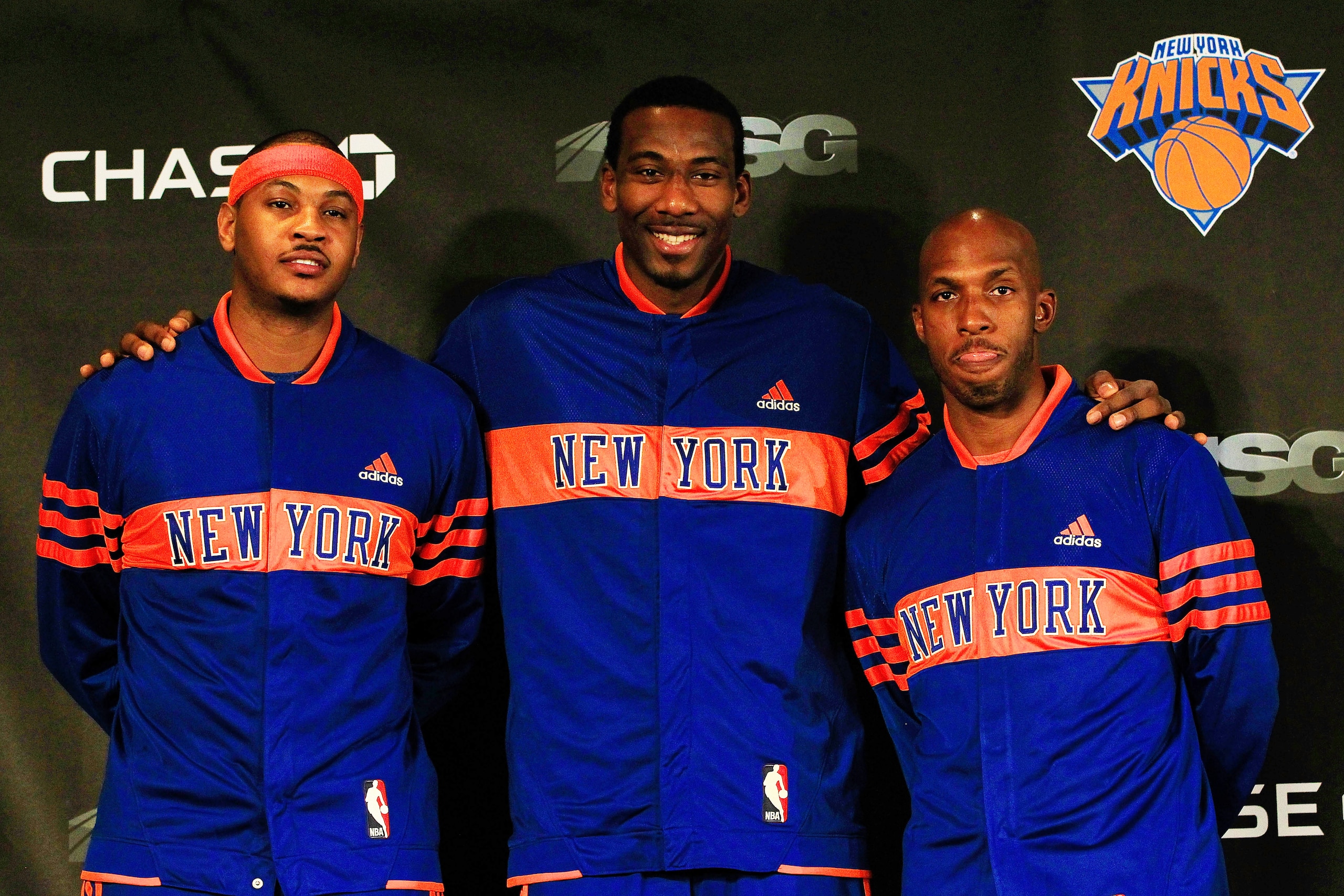 NEW YORK, NY - FEBRUARY 23: Amar'e Stoudemire (C) of the New York Knicks introduces new players Carmelo Anthony (L) and Chauncy Billups (R) at a press conference at Madison Square Garden on February 23, 2011 in New York City. NOTE TO USER: User expressly NEW YORK, NY - FEBRUARY 23: Amar'e Stoudemire (C) of the New York Knicks introduces new players Carmelo Anthony (L) and Chauncy Billups (R) at a press conference at Madison Square Garden on February 23, 2011 in New York City. NOTE TO USER: User expressly