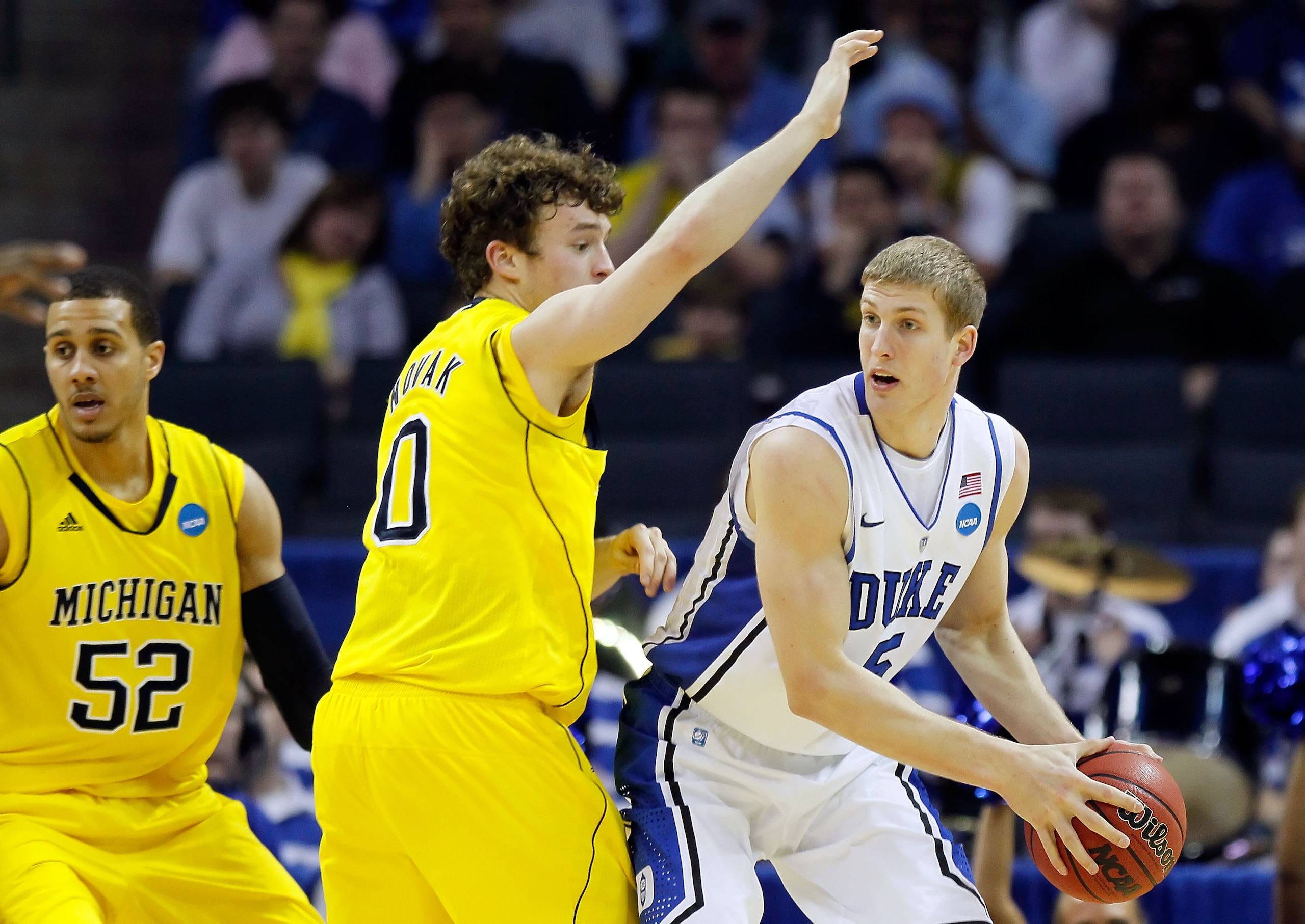 CHARLOTTE, NC - MARCH 20:  Mason Plumlee #5 of the Duke Blue Devils looks to pass against Zack Novak #0 of the Michigan Wolverines during the third round of the 2011 NCAA men's basketball tournament at Time Warner Cable Arena on March 20, 2011 in Charlott