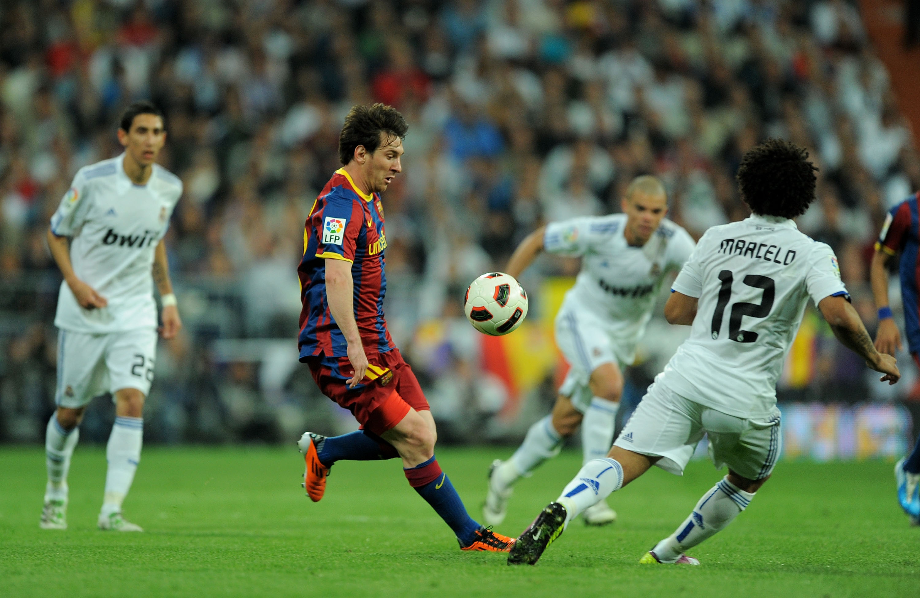 MADRID, SPAIN - APRIL 16:  Lionel Messi (C) of Barcelona takes on Marcelo of Real Madrid during the La Liga match between Real Madrid and Barcelona at Estadio Santiago Bernabeu on April 16, 2011 in Madrid, Spain.  (Photo by Denis Doyle/Getty Images)