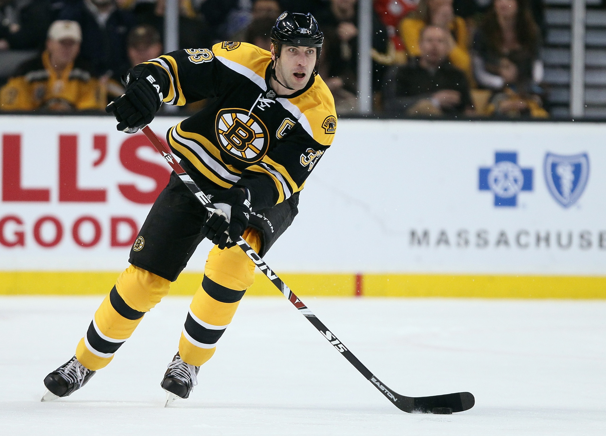 BOSTON, MA - MARCH 29: Zdeno Chara #33 of the Boston Bruins takes the puck in the third period against the Chicago Blackhawks on March 29, 2011 at the TD Garden in Boston, Massachusetts. The Boston Bruins defeated the Chicago Blackhawks 3-0. (Photo by E BOSTON, MA - MARCH 29: Zdeno Chara #33 of the Boston Bruins takes the puck in the third period against the Chicago Blackhawks on March 29, 2011 at the TD Garden in Boston, Massachusetts. The Boston Bruins defeated the Chicago Blackhawks 3-0. (Photo by E