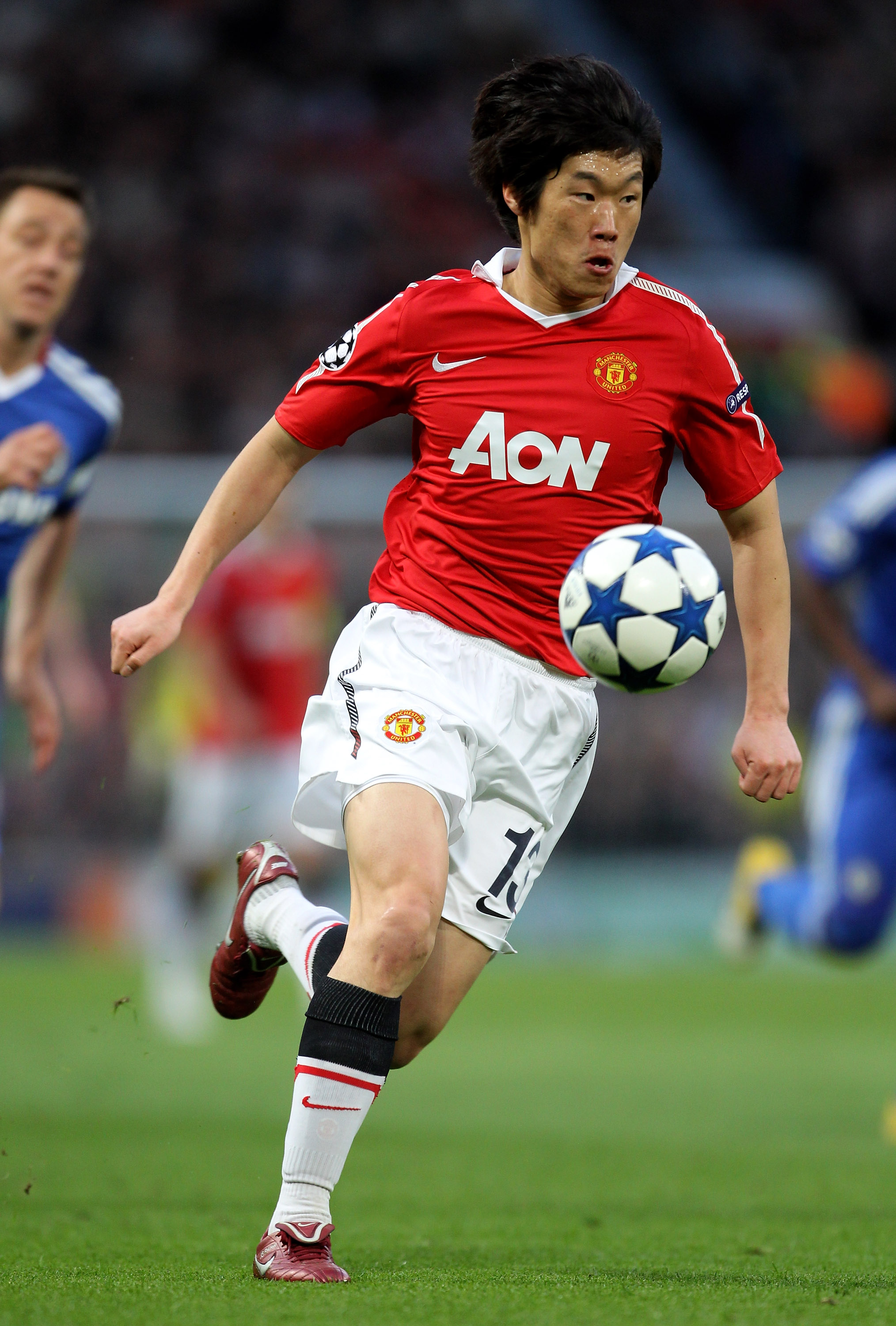 MANCHESTER, ENGLAND - APRIL 12:  Ji-Sung Park of Manchester United in action during the UEFA Champions League Quarter Final second leg match between Manchester United and Chelsea at Old Trafford on April 12, 2011 in Manchester, England.  (Photo by Alex Li