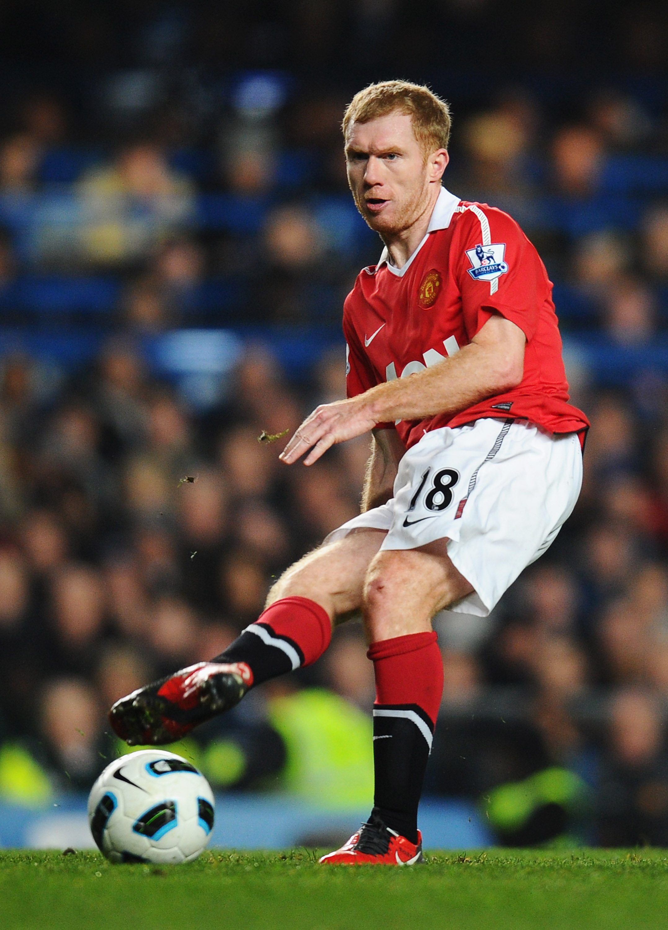 LONDON, ENGLAND - MARCH 01: Paul Scholes of Manchester United in action during the Barclays Premier League match between Chelsea and Manchester United at Stamford Bridge on March 1, 2011 in London, England.  (Photo by Clive Mason/Getty Images)
