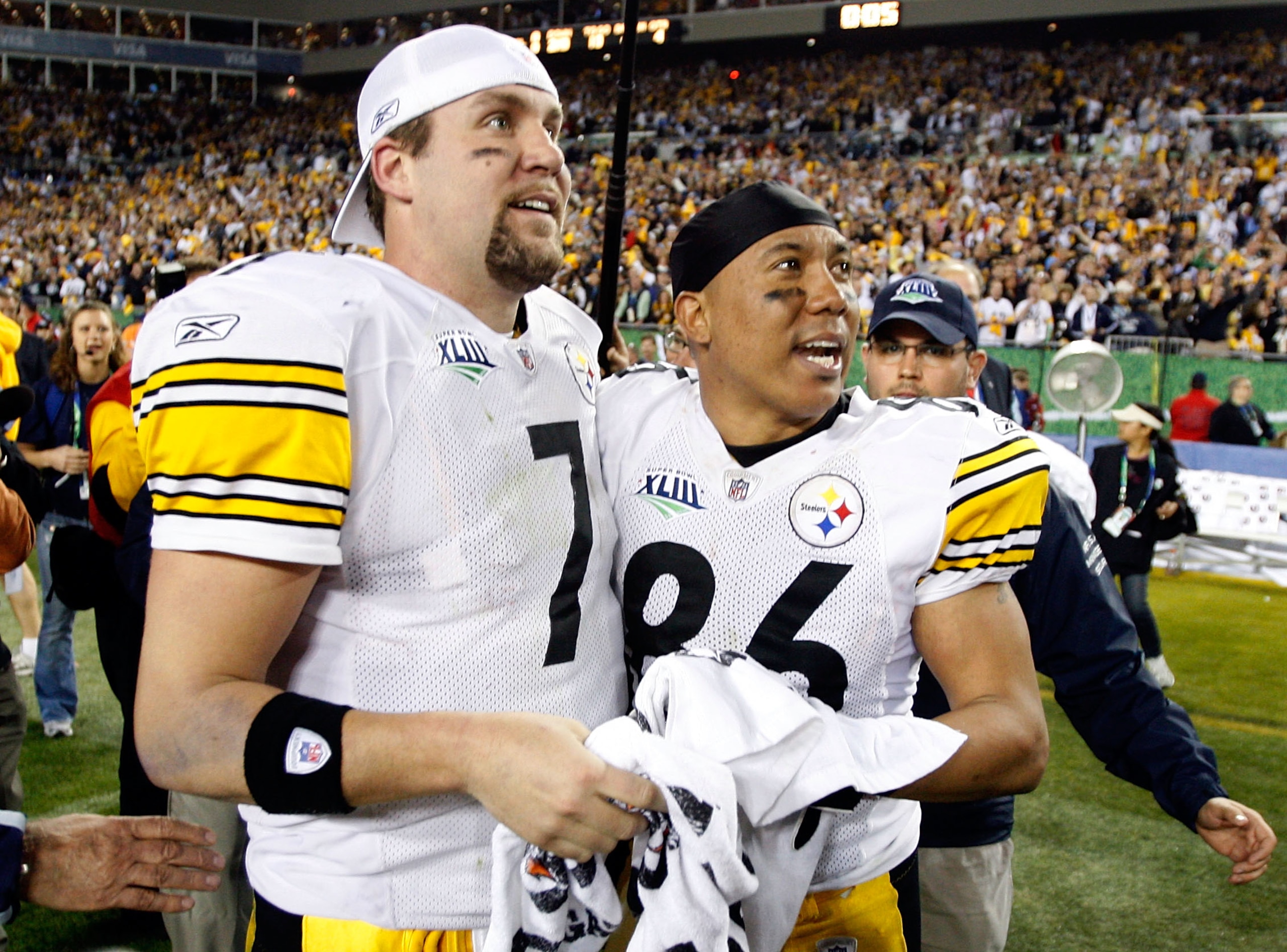 TAMPA, FL - FEBRUARY 01:  (L-R) Quarterback Ben Roethlisberger #7 and Hines Ward #86 of the Pittsburgh Steelers celebrate after their 26-23 win against the Arizona Cardinals during Super Bowl XLIII on February 1, 2009 at Raymond James Stadium in Tampa, Fl