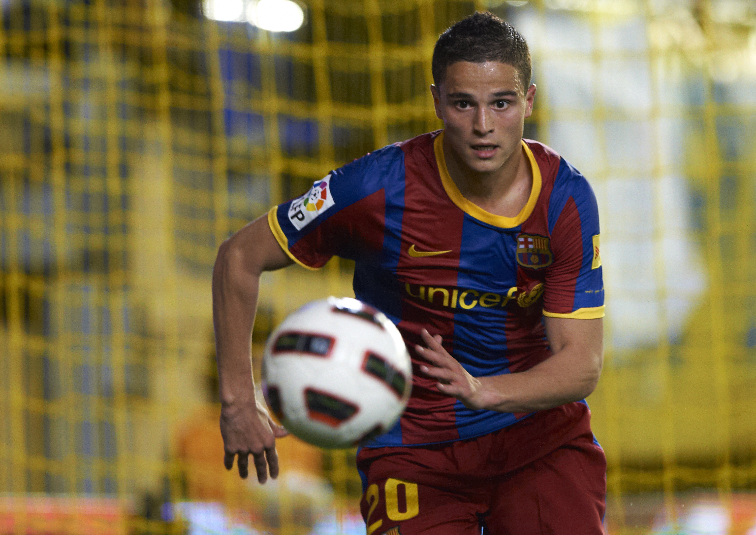 VILLARREAL, CASTELLON - APRIL 02:  Ibrahim Afellay of Barcelona in action during the La Liga match between Villarreal and Barcelona at El Madrigal on April 2, 2011 in Villarreal, Spain. Barcelona won 1-0.  (Photo by Manuel Queimadelos Alonso/Getty Images)