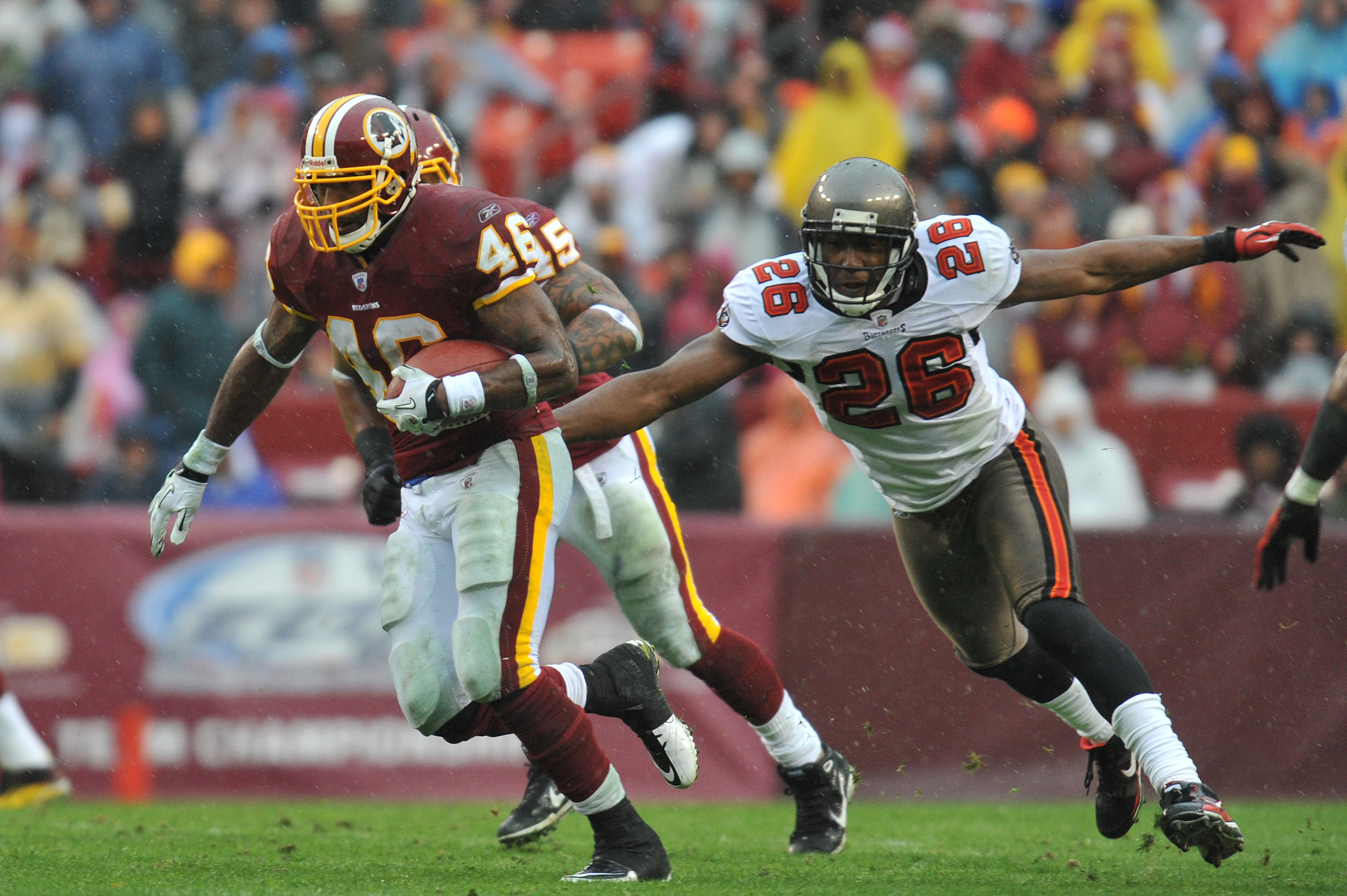 Green Bay Packers inside linebacker Clay Matthews (52) leaves the field  after a fourth quarter defensive stand against the Washington Redskins in  an NFC Wild Card game at FedEx Field in Landover