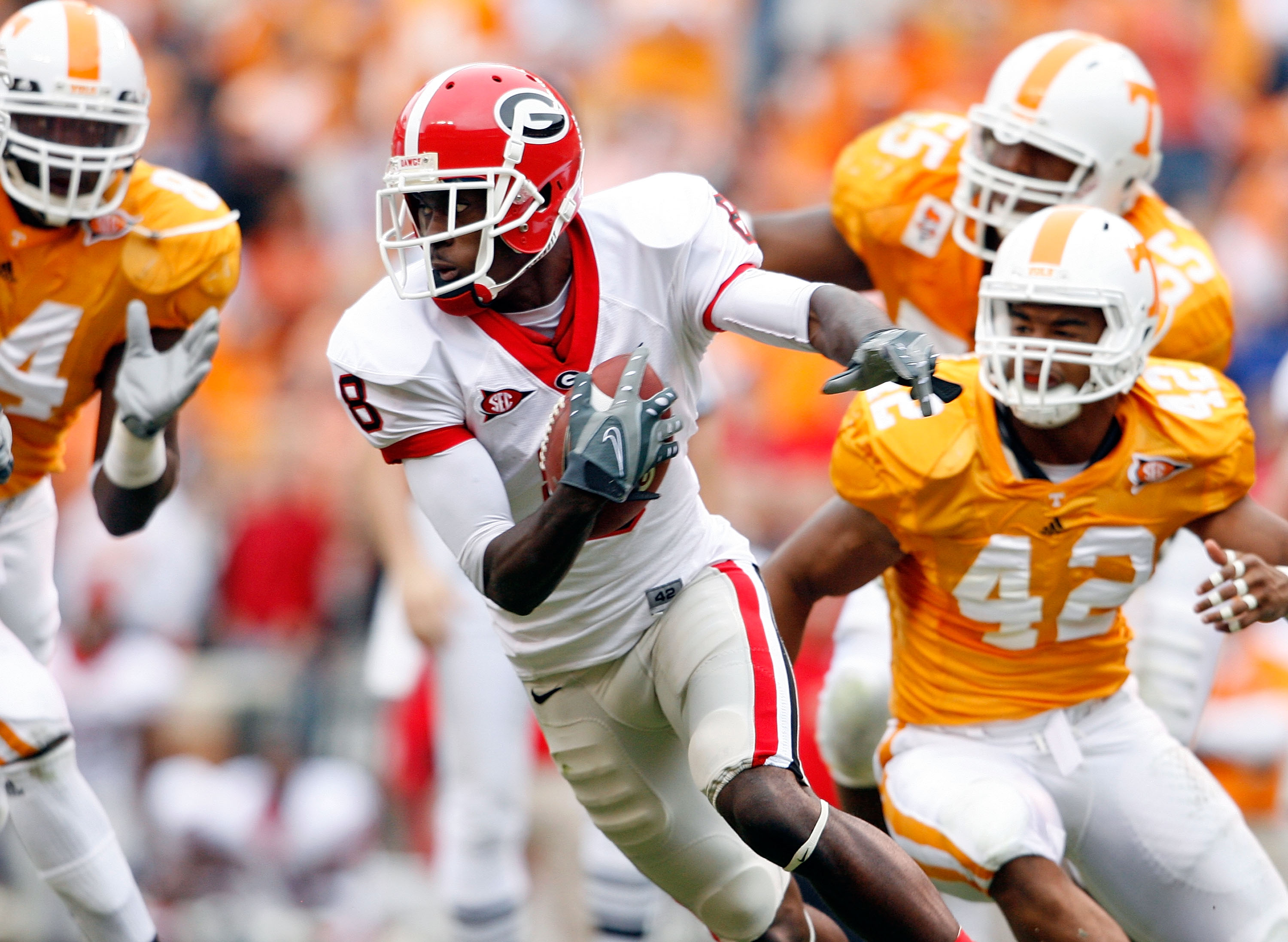 Julio Jones times Terrell Owens running a 4.43 second 40-yard dash