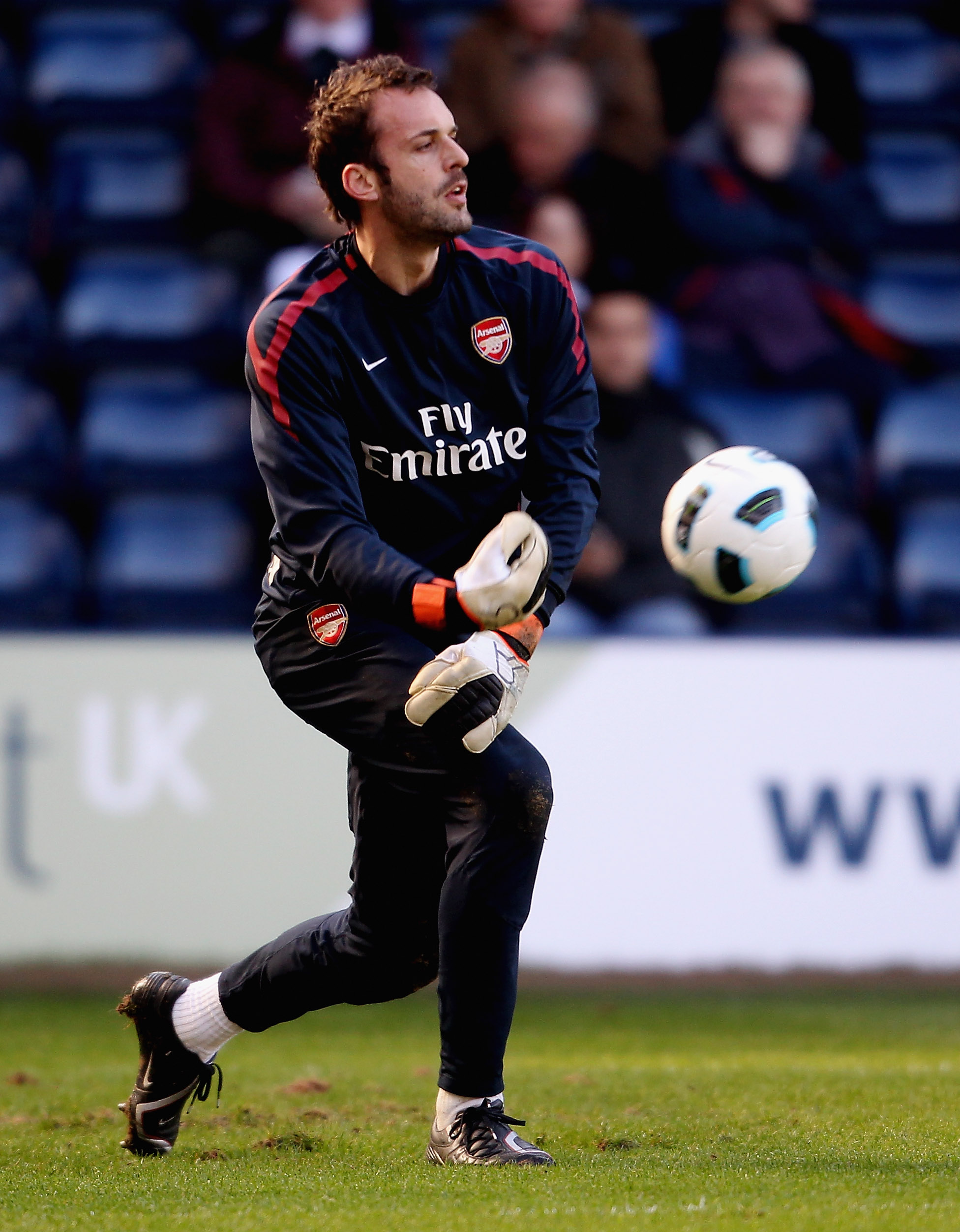 WEST BROMWICH, ENGLAND - MARCH 19:  Manuel Almunia of Arsenal prior to the Barclays Premier League match between West Bromwich Albion and Arsenal at The Hawthorns on March 19, 2011 in West Bromwich, England.  (Photo by Scott Heavey/Getty Images)