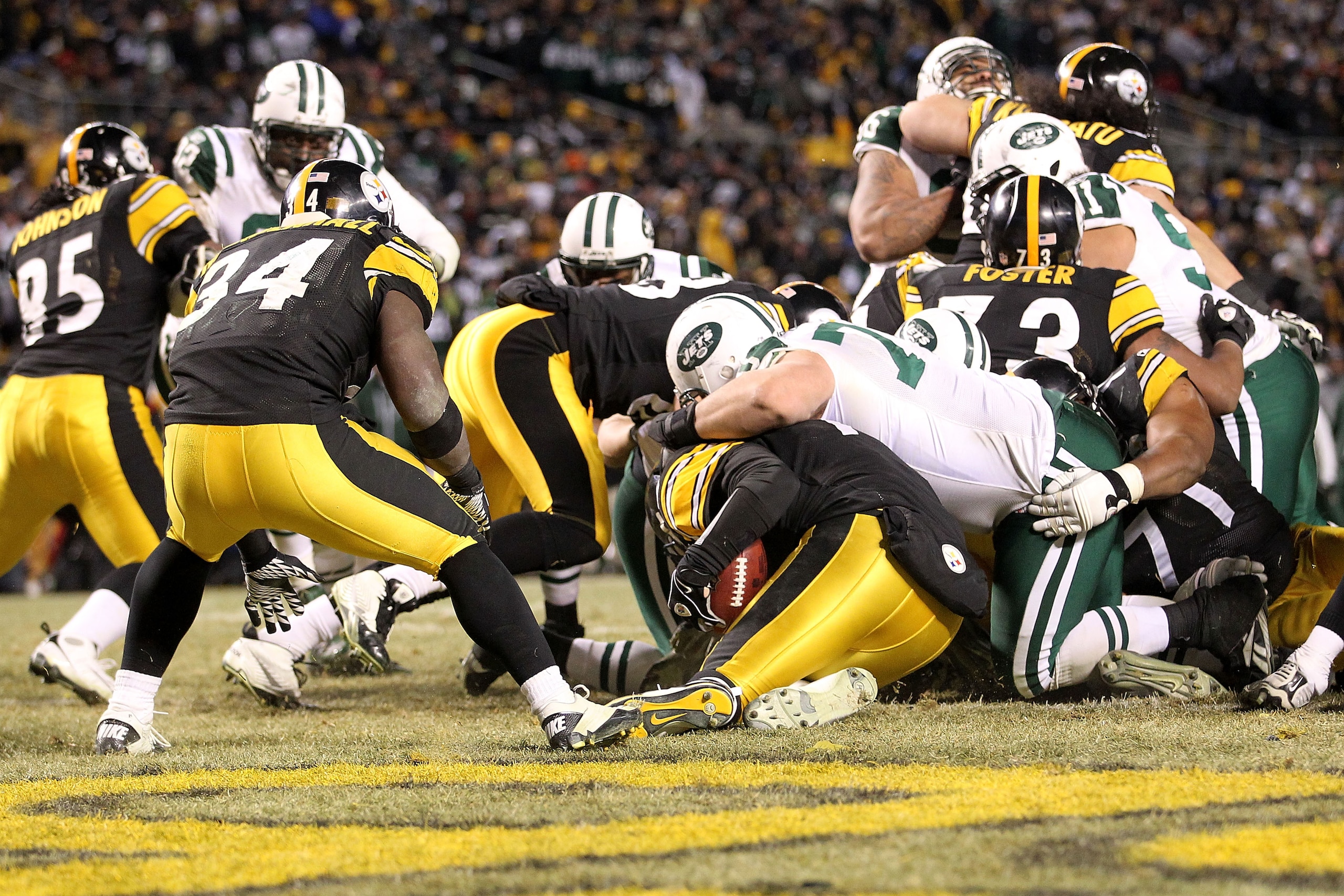 PITTSBURGH, PA - JANUARY 23: Mike DeVito #70 of the New York Jets brings down Ben Roethlisberger #7 of the Pittsburgh Steelers for a fourth quarter safety during the 2011 AFC Championship game at Heinz Field on January 23, 2011 in Pittsburgh, Pennsylvani PITTSBURGH, PA - JANUARY 23: Mike DeVito #70 of the New York Jets brings down Ben Roethlisberger #7 of the Pittsburgh Steelers for a fourth quarter safety during the 2011 AFC Championship game at Heinz Field on January 23, 2011 in Pittsburgh, Pennsylvani