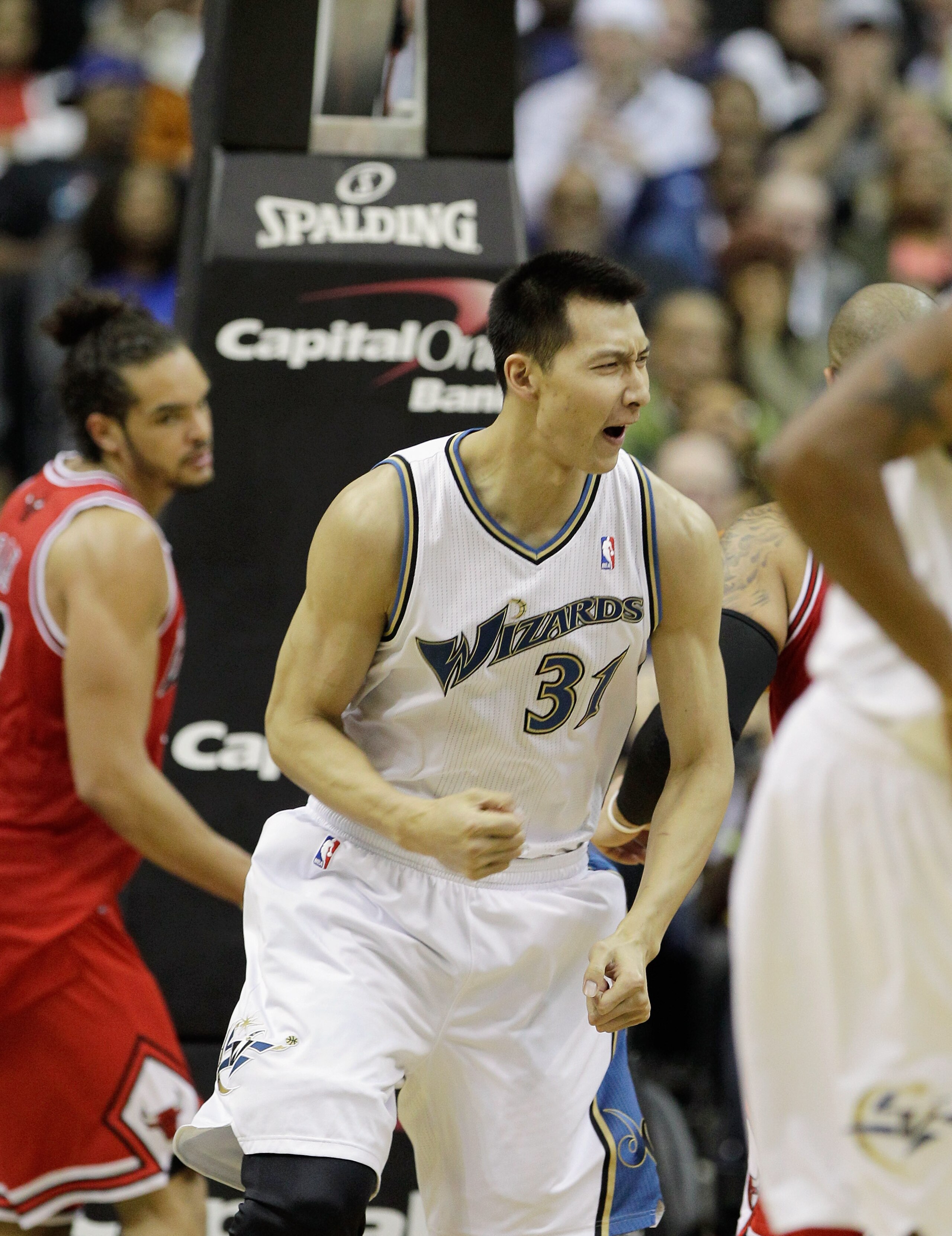 WASHINGTON, DC - FEBRUARY 28: Yi Jianlian #31 of the Washington Wizards against the Chicago Bullsat the Verizon Center in Washington on February 28, 2011 in Washington, DC. NOTE TO USER: User expressly acknowledges and agrees that, by downloading and/or u WASHINGTON, DC - FEBRUARY 28: Yi Jianlian #31 of the Washington Wizards against the Chicago Bullsat the Verizon Center in Washington on February 28, 2011 in Washington, DC. NOTE TO USER: User expressly acknowledges and agrees that, by downloading and/or u
