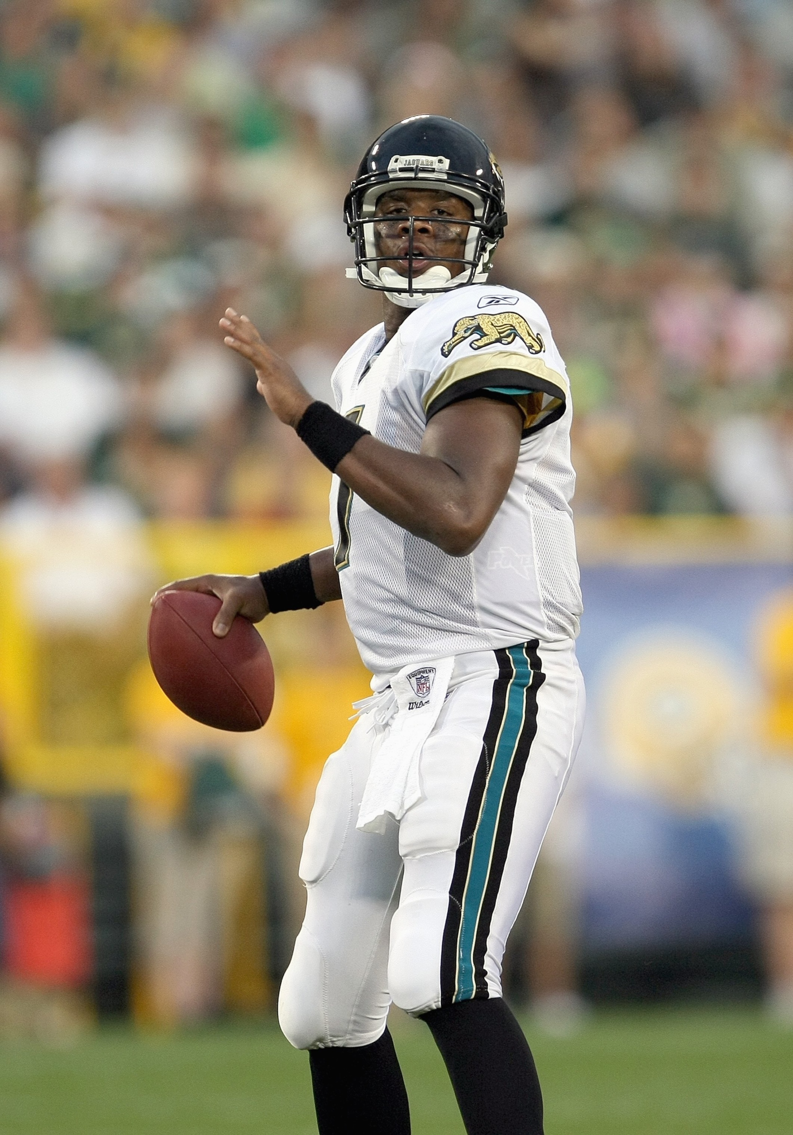 GREEN BAY, WI - AUGUST 23:  Quarterback Byron Leftwich #7 of the Jacksonville Jaguars looks to pass the ball during the game against the Green Bay Packers on August 23, 2007 at Lambeau Field in Green Bay, Wisconsin. (Photo by Jonathan Daniel/Getty Images)