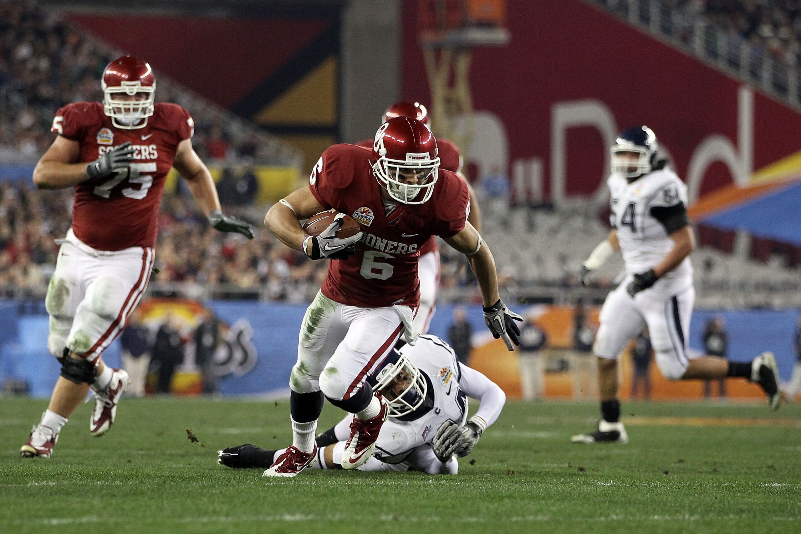 GLENDALE, AZ - JANUARY 01: Cameron Kenney #6 of the Oklahoma Sooners runs after a catch against the Connecticut Huskies during the Tostitos Fiesta Bowl at the Universtity of Phoenix Stadium on January 1, 2011 in Glendale, Arizona. (Photo by Christian Pe GLENDALE, AZ - JANUARY 01: Cameron Kenney #6 of the Oklahoma Sooners runs after a catch against the Connecticut Huskies during the Tostitos Fiesta Bowl at the Universtity of Phoenix Stadium on January 1, 2011 in Glendale, Arizona. (Photo by Christian Pe