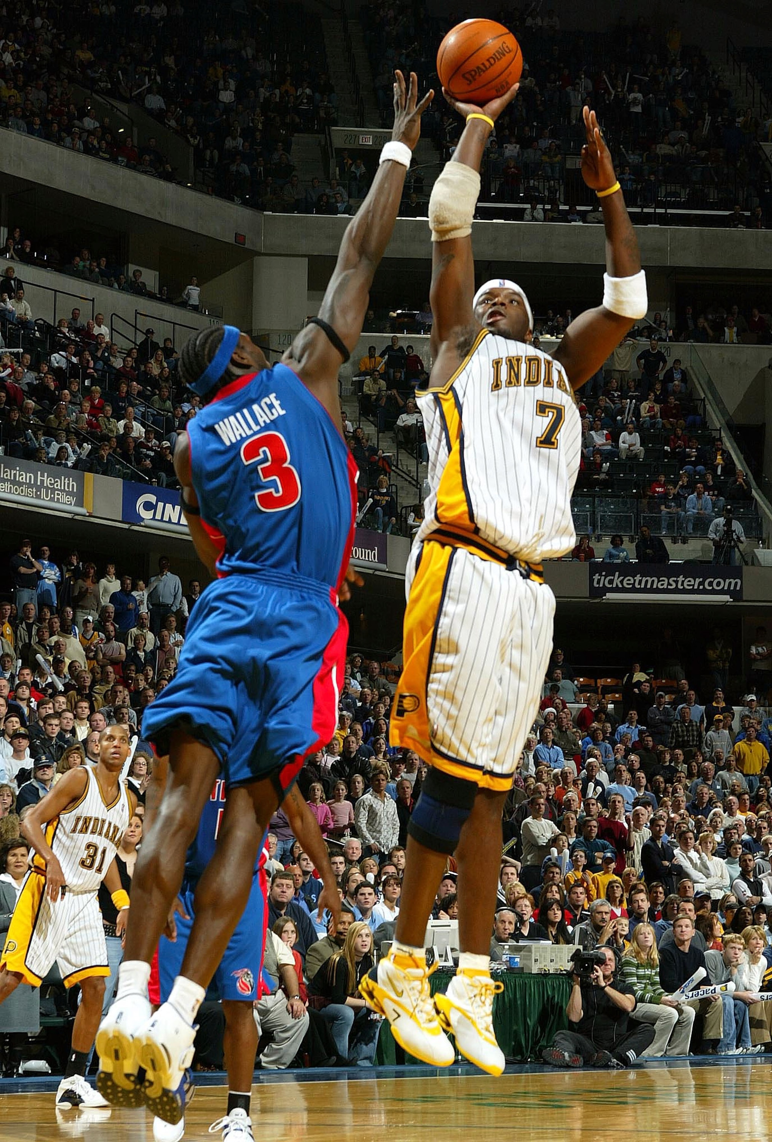 INDIANAPOLIS - DECEMBER 19:  Jermaine O'Neal #7 of the Indiana Pacers shoots the ball while defended by Ben Wallace #3 of the Detroit Pistons on December19, 2003 at Conseco Fieldhouse in Indianapolis, Indiana. NOTE TO USER: User expressly acknowledges and