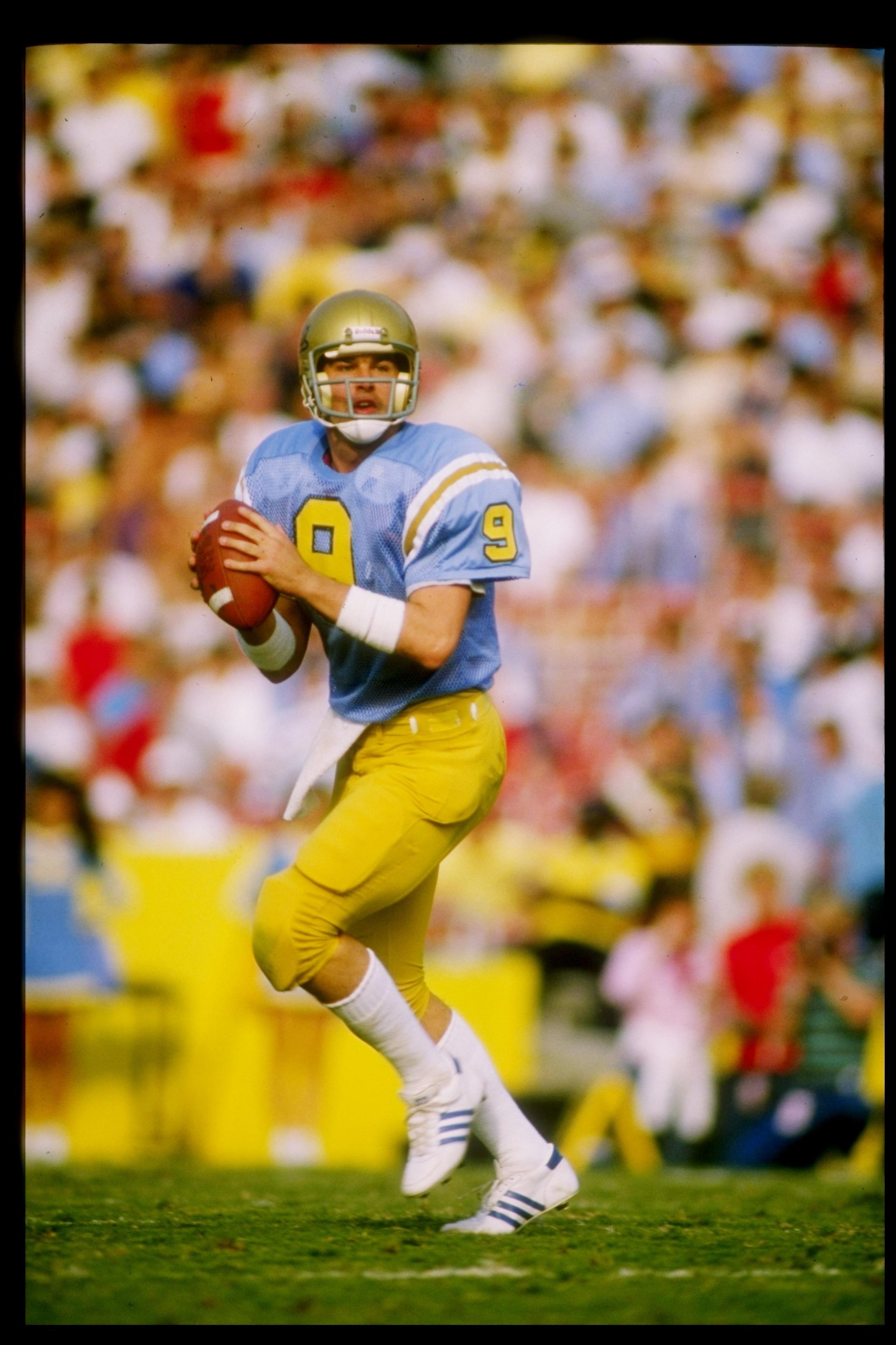 1985: Quarterback David Norrie of the UCLA Bruins drops back to pass during a game against the Oregon State Beavers at the Rose Bowl in Pasadena, California. UCLA won the game 41-0. Mandatory Credit: Mike Powell /Allsport 1985: Quarterback David Norrie of the UCLA Bruins drops back to pass during a game against the Oregon State Beavers at the Rose Bowl in Pasadena, California. UCLA won the game 41-0. Mandatory Credit: Mike Powell /Allsport