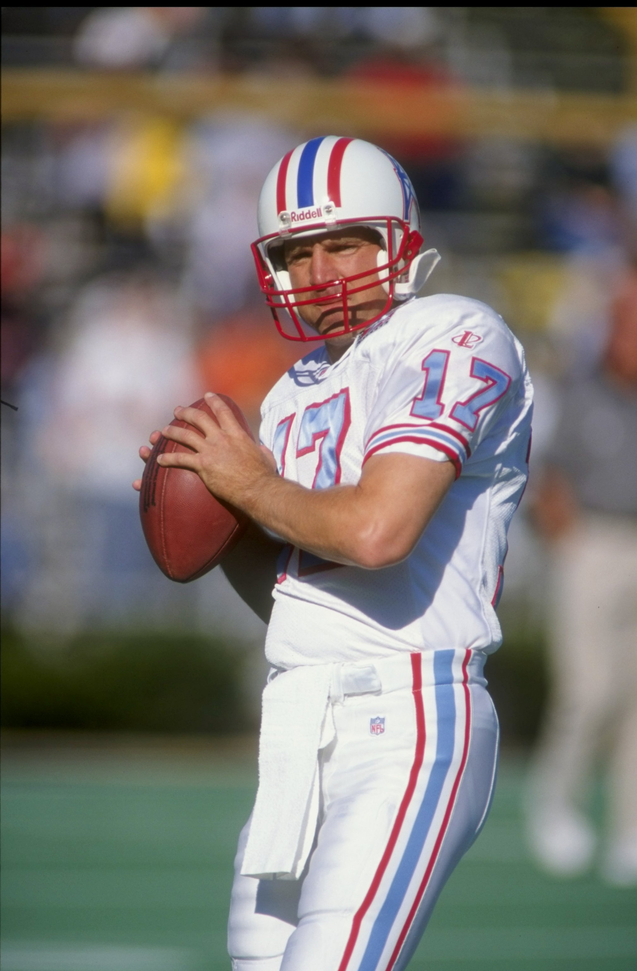 25 Oct 1998: Quarterback Dave Krieg #17 of the Tennessee Oilers in action during the game against the Chicago Bears at the Vanderbilt Stadium in Nashville, Tennessee. The Bears defeated the Oilers 23-20. Mandatory Credit: Scott Halleran /Allsport 25 Oct 1998: Quarterback Dave Krieg #17 of the Tennessee Oilers in action during the game against the Chicago Bears at the Vanderbilt Stadium in Nashville, Tennessee. The Bears defeated the Oilers 23-20. Mandatory Credit: Scott Halleran /Allsport