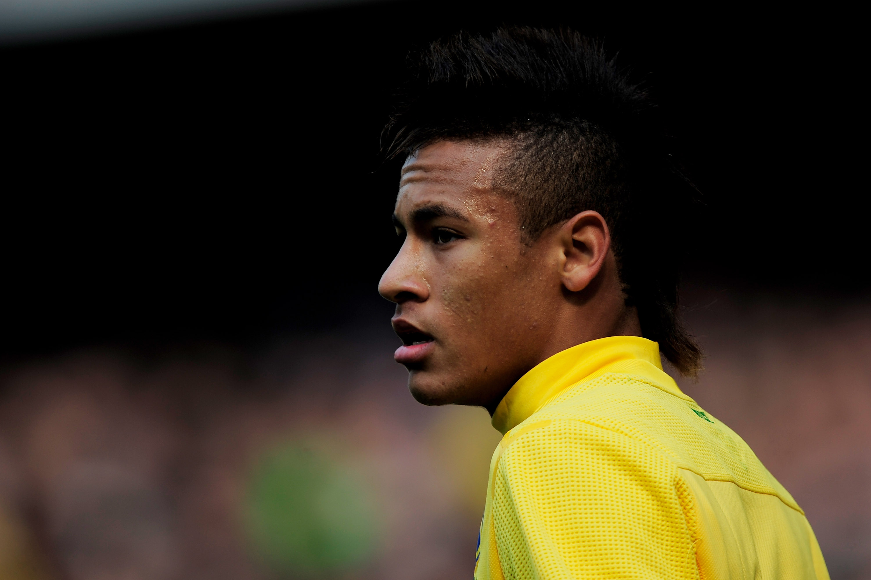 LONDON, ENGLAND - MARCH 27:  Neymar of Brazil looks on during the International friendly match between Brazil and Scotland at Emirates Stadium on March 27, 2011 in London, England.  (Photo by Jamie McDonald/Getty Images)