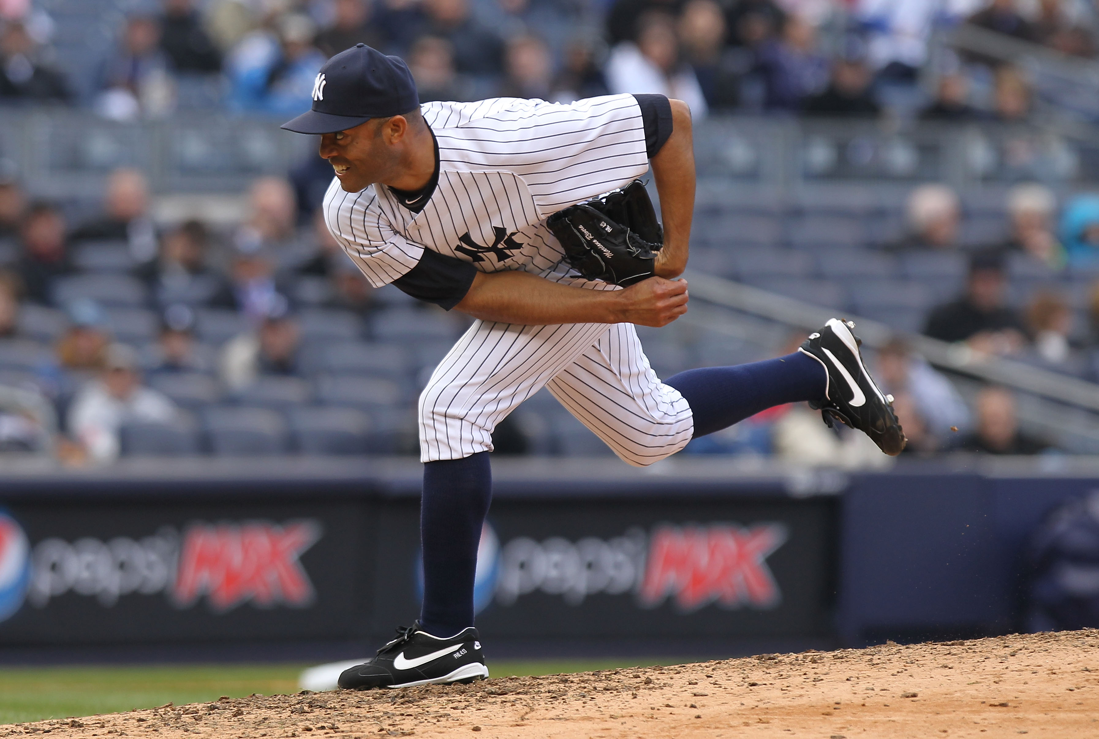 Yankees 4, Diamondbacks 2: Robinson Cano does his namesake proud -  Pinstripe Alley