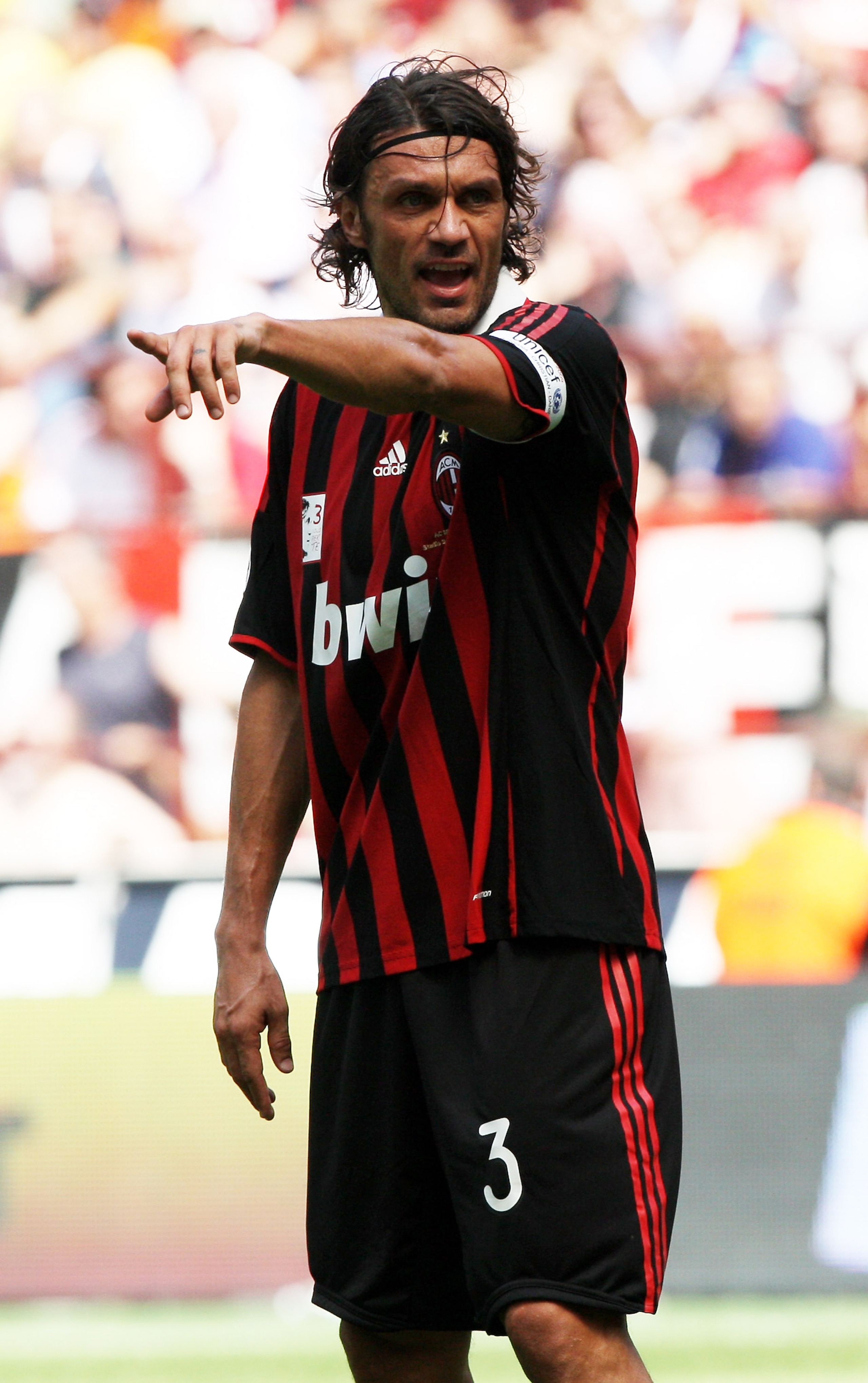 MILAN, ITALY - MAY 24: AC Milan defender Paolo Maldini in action during AC Milan v AS Roma on May 24, 2009 in Milan, Italy. (Photo by Vittorio Zunino Celotto/Getty Images) MILAN, ITALY - MAY 24: AC Milan defender Paolo Maldini in action during AC Milan v AS Roma on May 24, 2009 in Milan, Italy. (Photo by Vittorio Zunino Celotto/Getty Images)