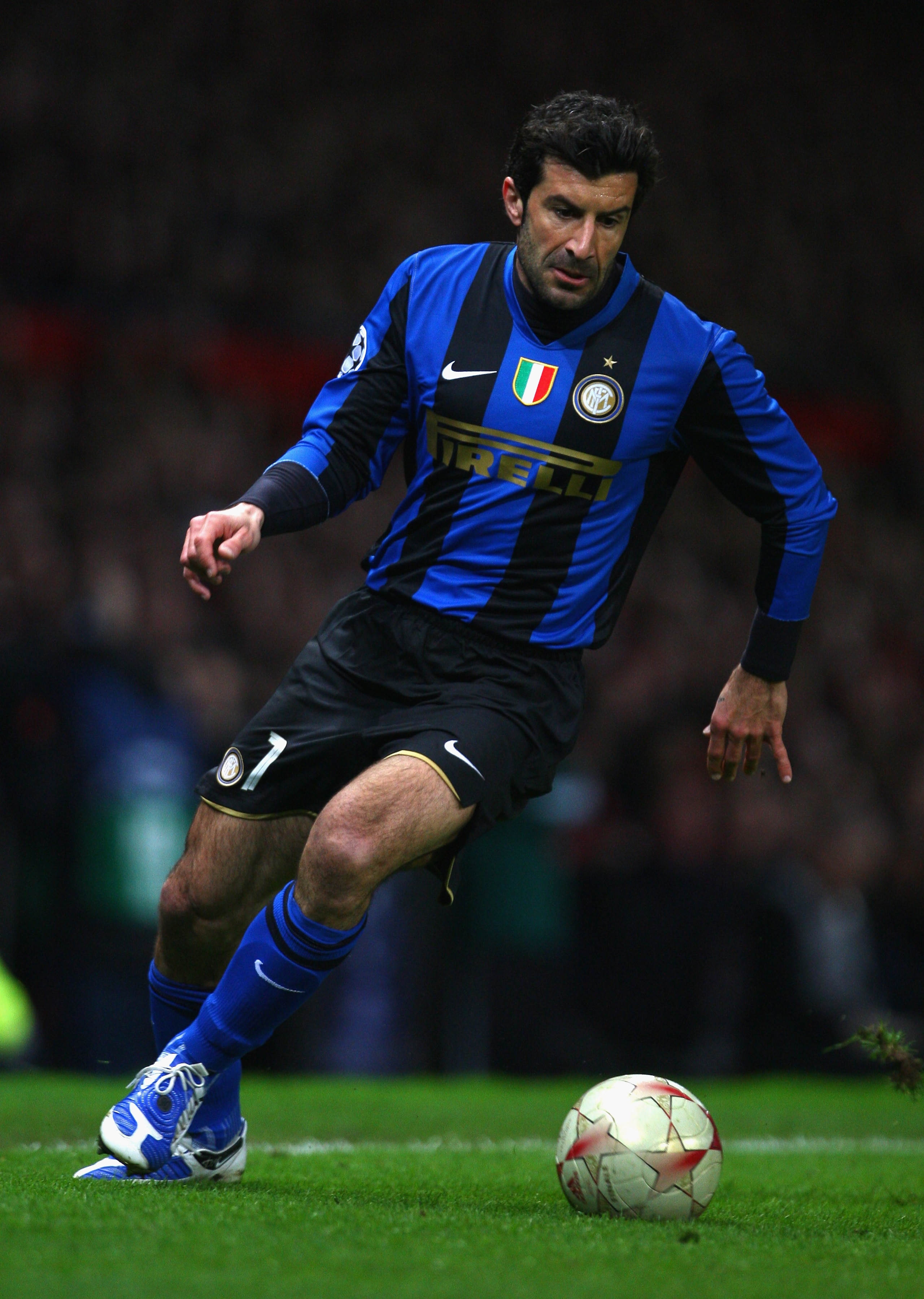 MANCHESTER, UNITED KINGDOM - MARCH 11: Luis Figo of Inter Milan in action during the UEFA Champions League Round of Sixteen, Second Leg match between Manchester United and Inter Milan at Old Trafford on March 11, 2009 in Manchester, England. (Photo by La MANCHESTER, UNITED KINGDOM - MARCH 11: Luis Figo of Inter Milan in action during the UEFA Champions League Round of Sixteen, Second Leg match between Manchester United and Inter Milan at Old Trafford on March 11, 2009 in Manchester, England. (Photo by La
