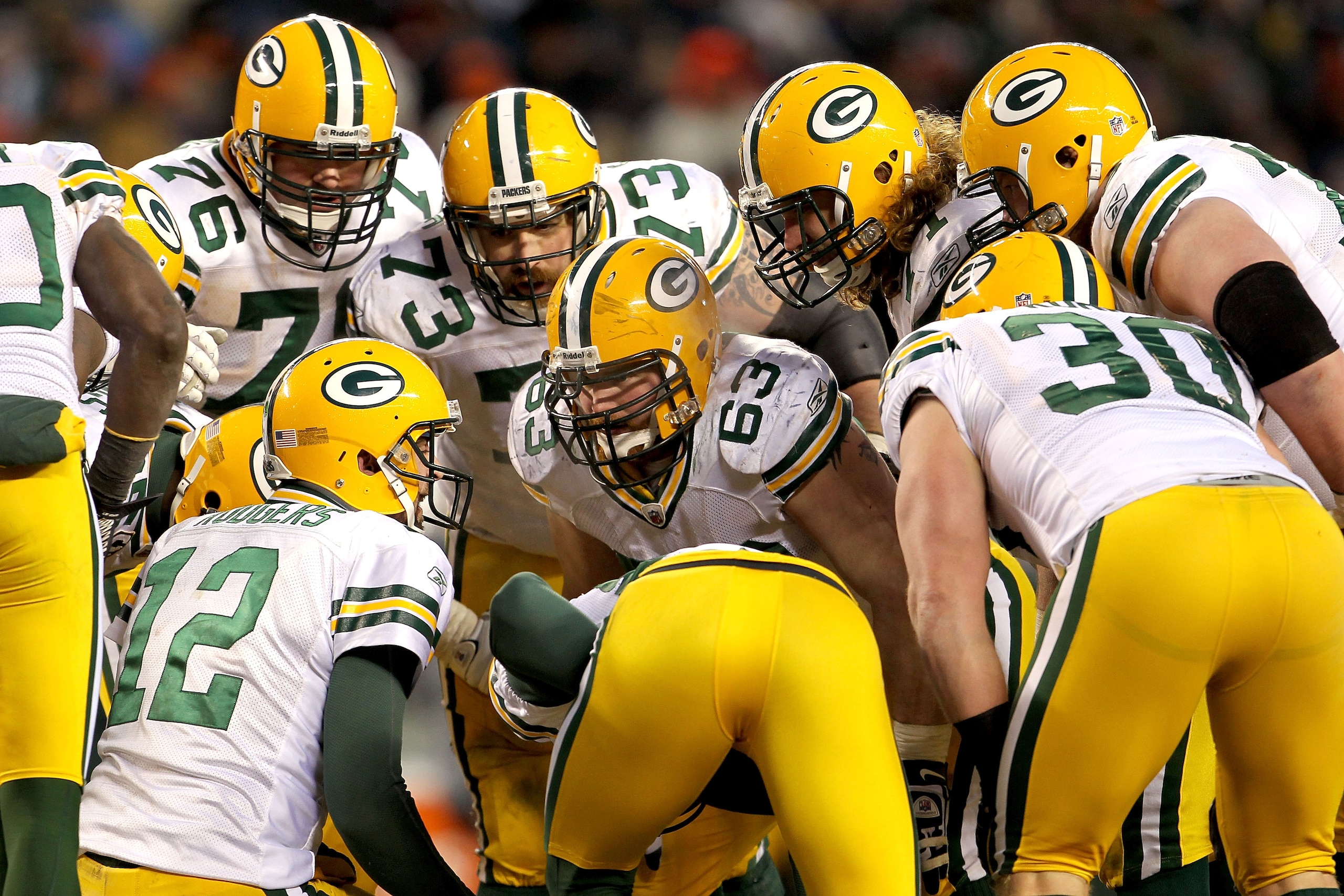 CHICAGO, IL - JANUARY 23:  Aaron Rodgers #12 of the Green Bay Packers huddles with his teammates against the Chicago Bears in the NFC Championship Game at Soldier Field on January 23, 2011 in Chicago, Illinois.  (Photo by Jamie Squire/Getty Images)