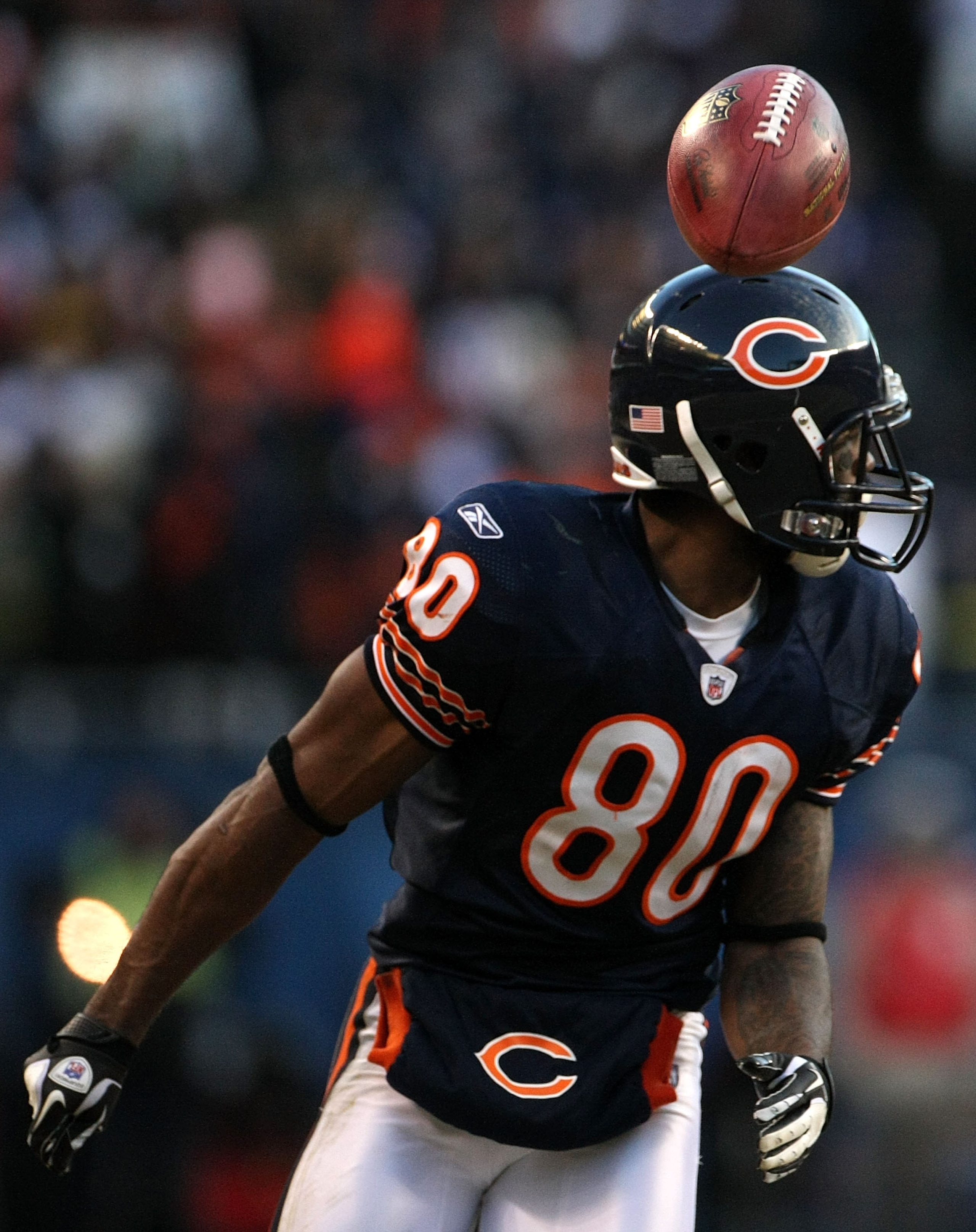 CHICAGO, IL - JANUARY 23:  Earl Bennett #80 of the Chicago Bears has the ball fly over his head while taking on the Green Bay Packers in the NFC Championship Game at Soldier Field on January 23, 2011 in Chicago, Illinois.  (Photo by Doug Pensinger/Getty I