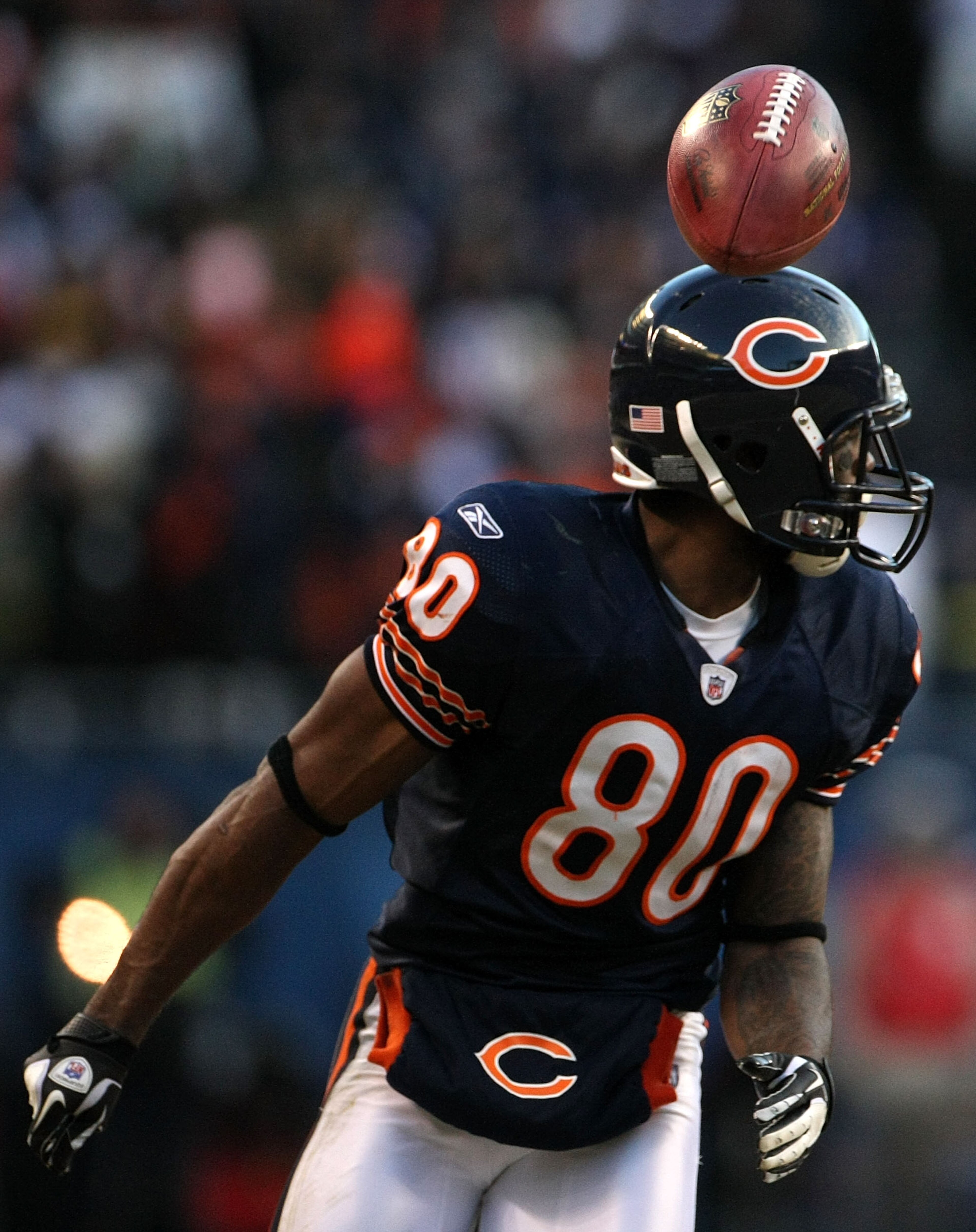 CHICAGO, IL - JANUARY 23: Earl Bennett #80 of the Chicago Bears has the ball fly over his head while taking on the Green Bay Packers in the NFC Championship Game at Soldier Field on January 23, 2011 in Chicago, Illinois. (Photo by Doug Pensinger/Getty I CHICAGO, IL - JANUARY 23: Earl Bennett #80 of the Chicago Bears has the ball fly over his head while taking on the Green Bay Packers in the NFC Championship Game at Soldier Field on January 23, 2011 in Chicago, Illinois. (Photo by Doug Pensinger/Getty I