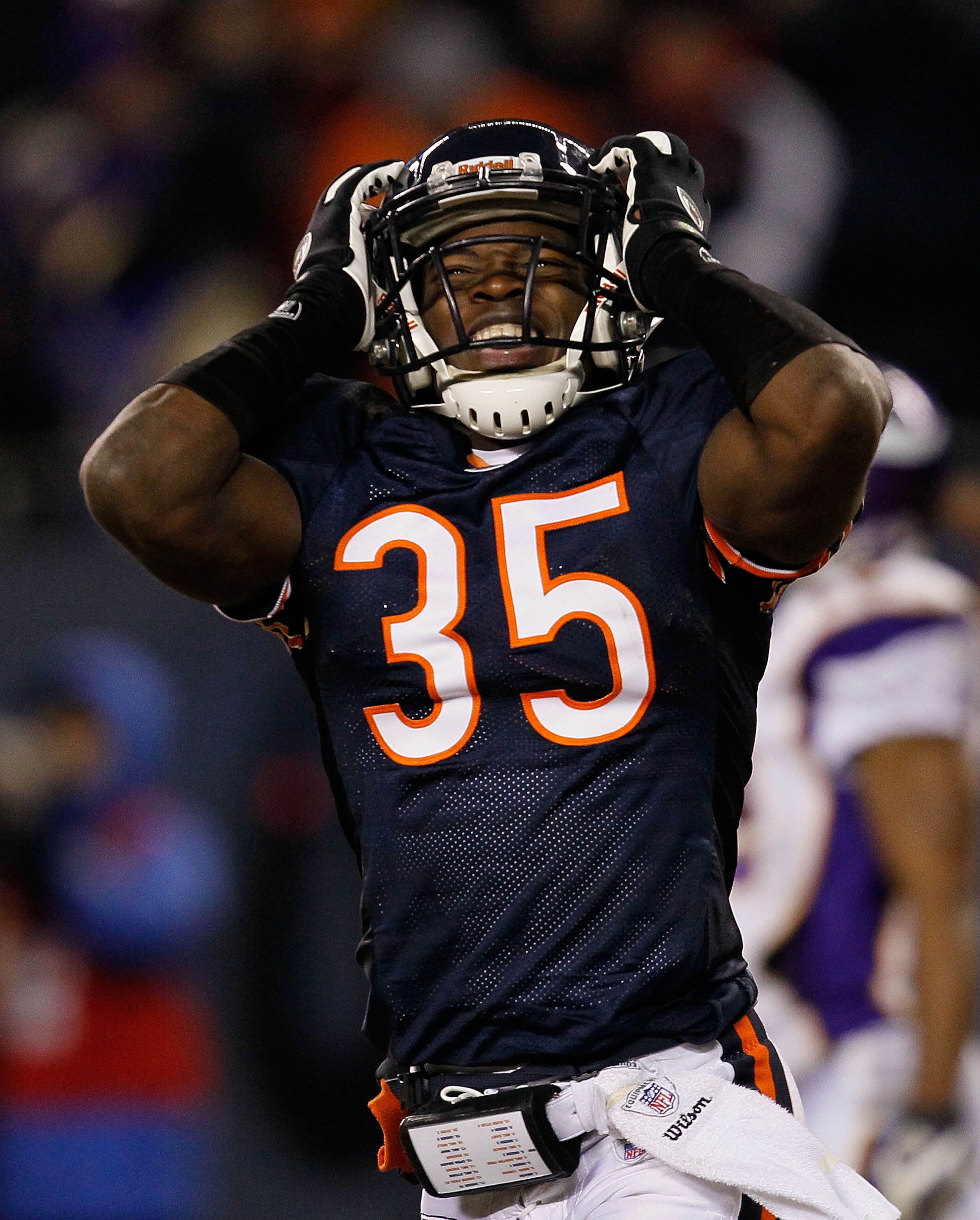 CHICAGO - DECEMBER 28: Zackary Bowman #35 of the Chicago Bears reacts after missing an interception against the Minnesota Vikings at Soldier Field on December 28, 2009 in Chicago, Illinois. The Bears defeated the Vikings 36-30 in overtime. (Photo by Jonat
