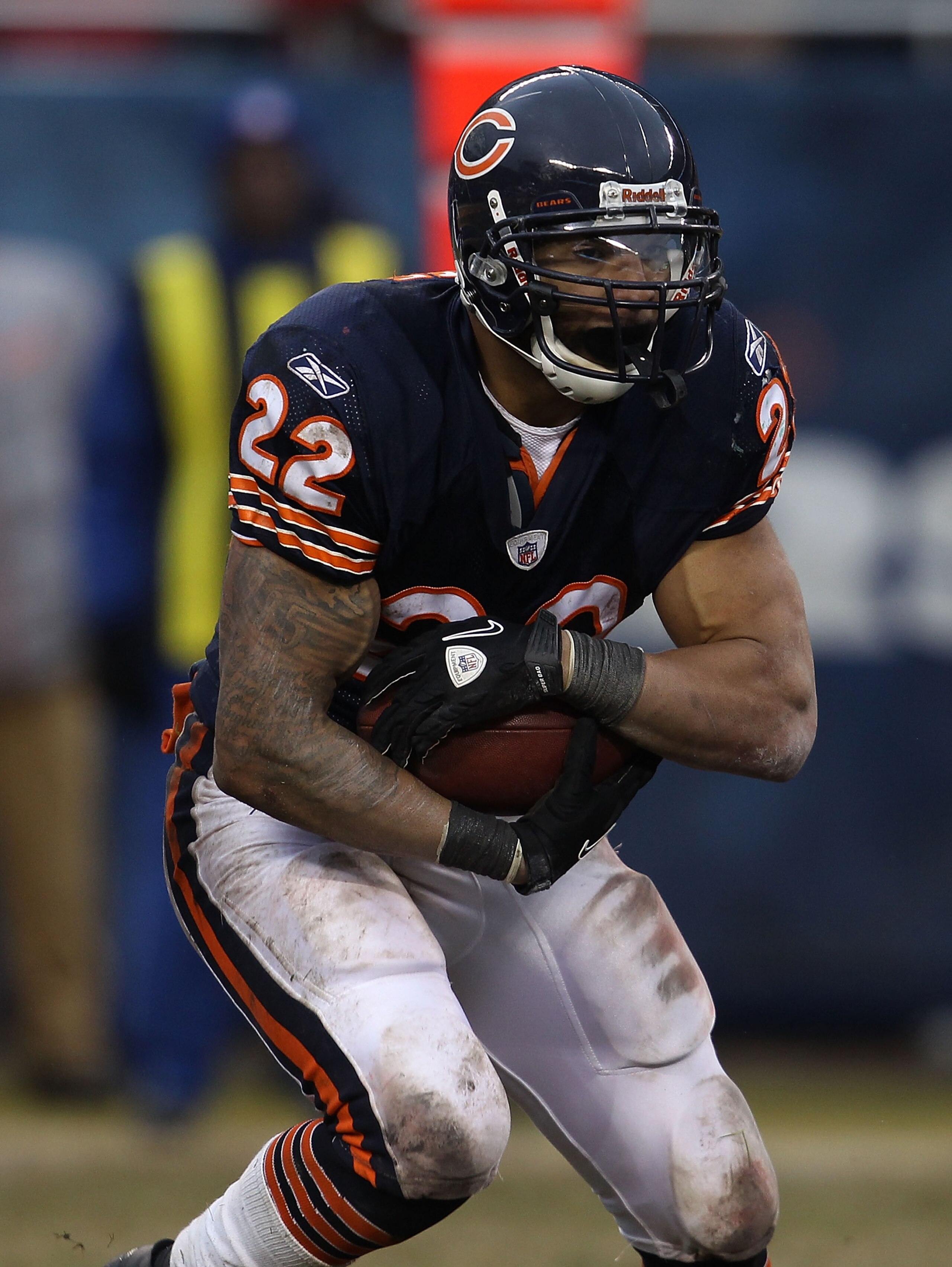 CHICAGO, IL - DECEMBER 26: Matt Forte #22 of the Chicago Bears runs against the New York Jets at Soldier Field on December 26, 2010 in Chicago, Illinois. The Bears defeated the Jets 38-34. (Photo by Jonathan Daniel/Getty Images)