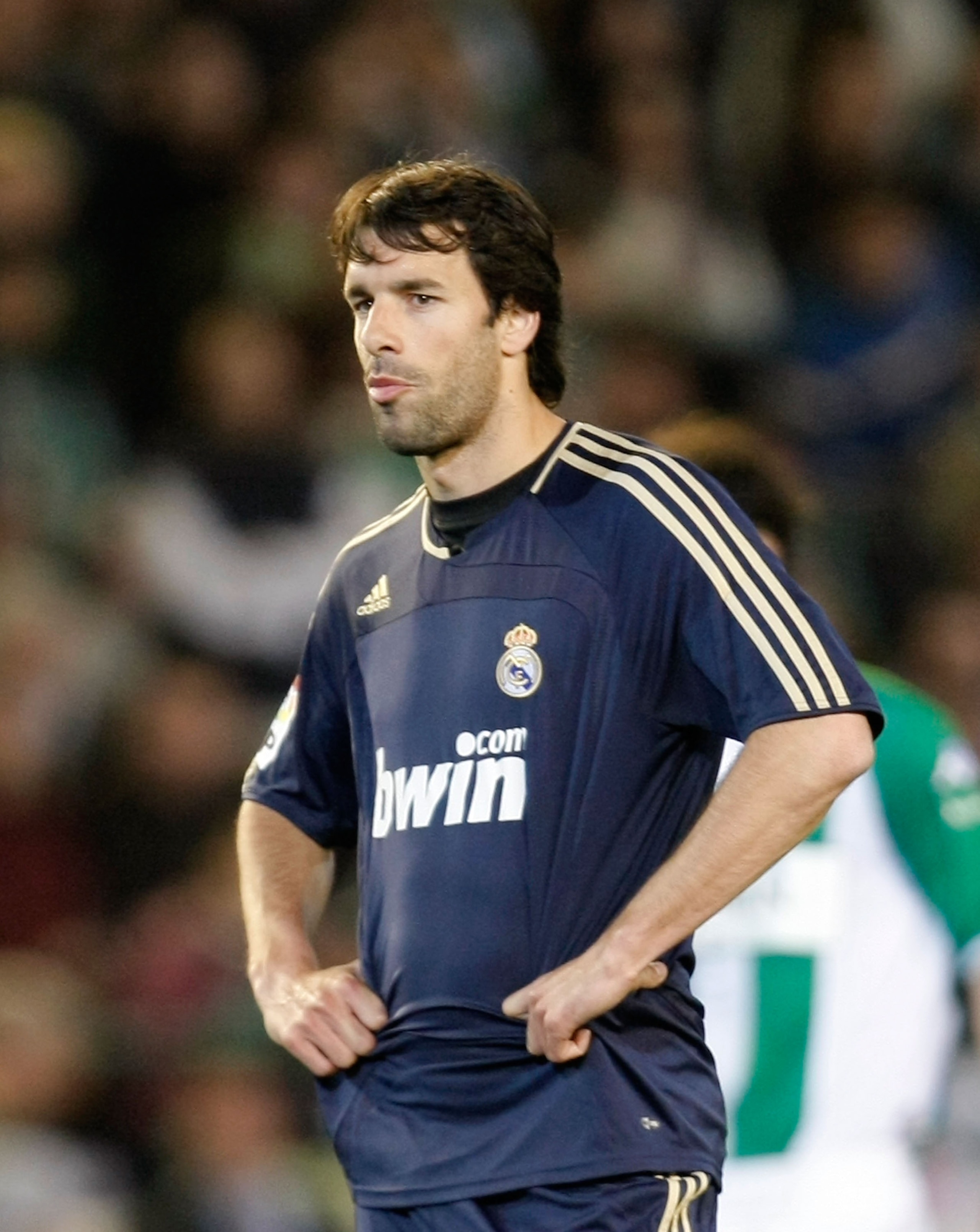 SEVILLE, SPAIN - FEBRUARY 16: Ruud Van Nistelrooy of Real Madrid looks disappointed during the La Liga match between Real Betis and Real Madrid at the Manuel Ruiz de Lopera stadium on February 16, 2008 in Seville, Spain. (Photo by Denis Doyle/Getty Im SEVILLE, SPAIN - FEBRUARY 16: Ruud Van Nistelrooy of Real Madrid looks disappointed during the La Liga match between Real Betis and Real Madrid at the Manuel Ruiz de Lopera stadium on February 16, 2008 in Seville, Spain. (Photo by Denis Doyle/Getty Im