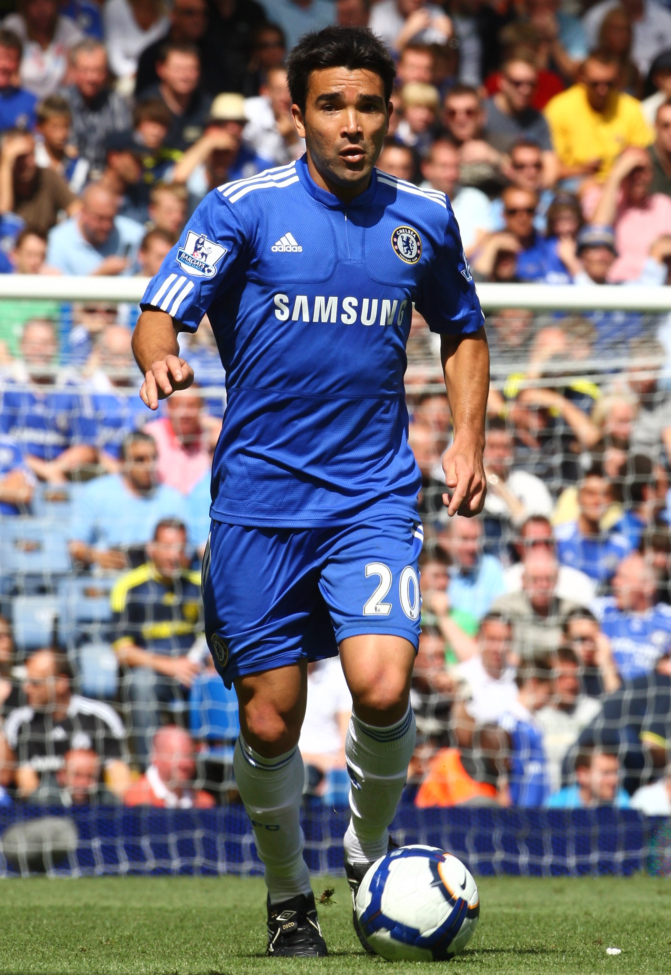 LONDON, ENGLAND - AUGUST 29: Deco of Chelsea runs with the ball during the Barclays Premier League match between Chelsea and Burnley at Stamford Bridge on August 29, 2009 in London, England. (Photo by Phil Cole/Getty Images) LONDON, ENGLAND - AUGUST 29: Deco of Chelsea runs with the ball during the Barclays Premier League match between Chelsea and Burnley at Stamford Bridge on August 29, 2009 in London, England. (Photo by Phil Cole/Getty Images)